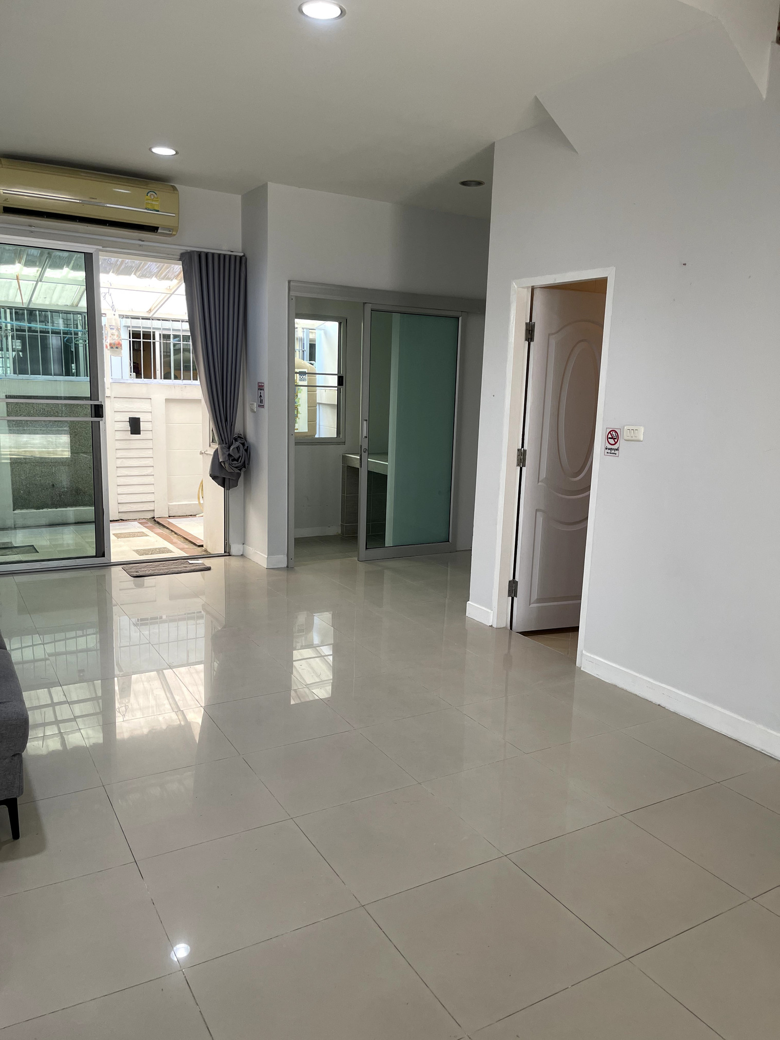 Townhouse for Sale: Baan Klang Muang Swiss Town, 3 Storeys, 3 Bed, 175 sq.m., Newly Renovated (PAH-01418) - Image 4
