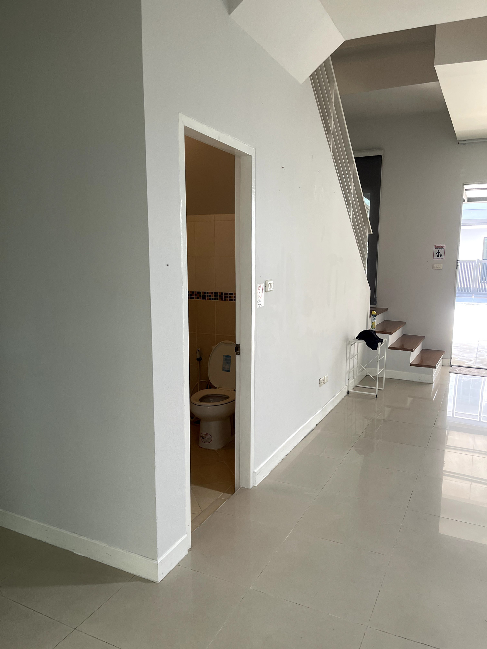 Townhouse for Sale: Baan Klang Muang Swiss Town, 3 Storeys, 3 Bed, 175 sq.m., Newly Renovated (PAH-01418) - Image 6