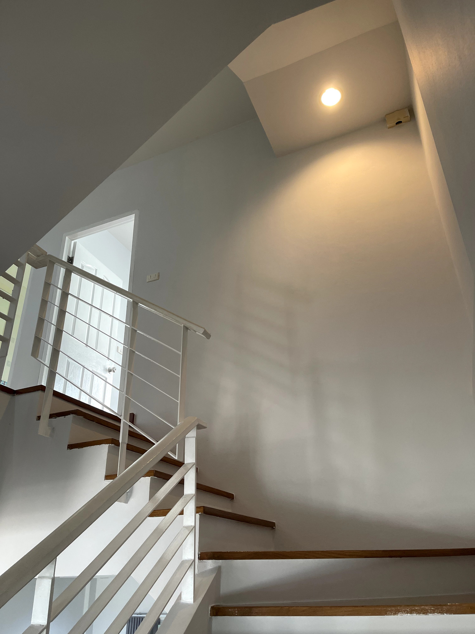 Townhouse for Sale: Baan Klang Muang Swiss Town, 3 Storeys, 3 Bed, 175 sq.m., Newly Renovated (PAH-01418) - Image 7