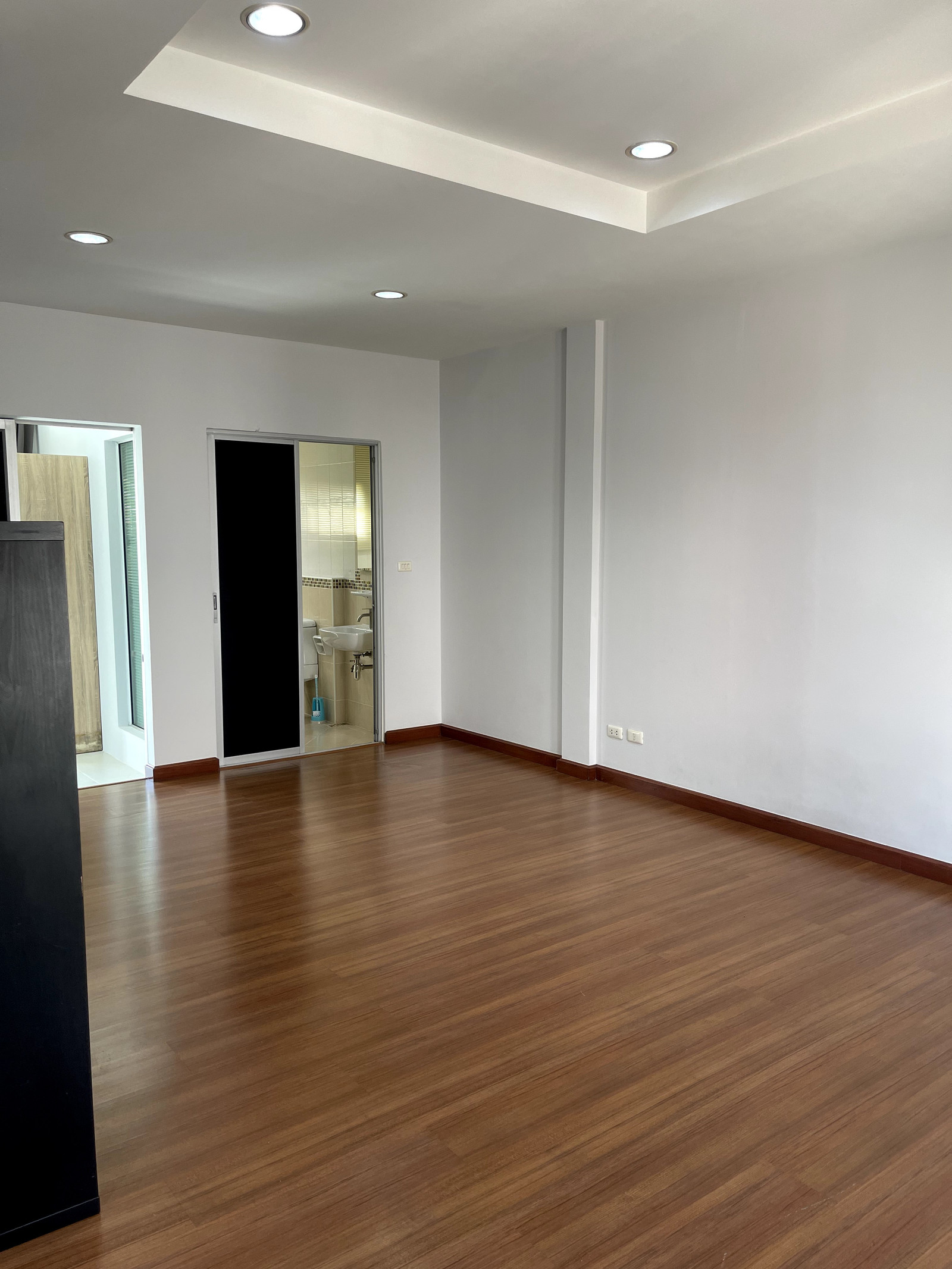 Townhouse for Sale: Baan Klang Muang Swiss Town, 3 Storeys, 3 Bed, 175 sq.m., Newly Renovated (PAH-01418) - Image 10
