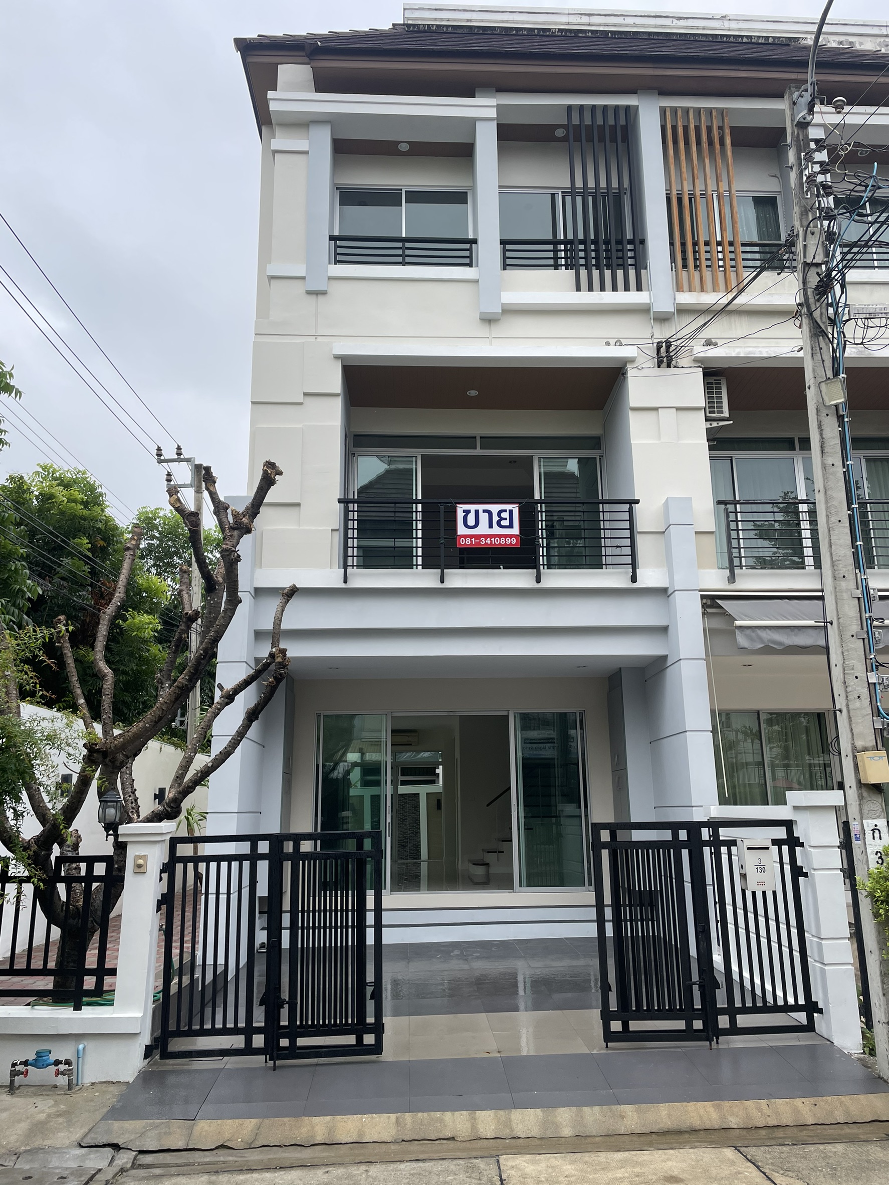 ขายทาวน์เฮาส์ บ้านกลางเมือง Urbanion ศรีนครินทร์ 46/1 3 ชั้น ตรงข้ามห้างพาราไดซ์พาร์ค 3 ห้องนอน