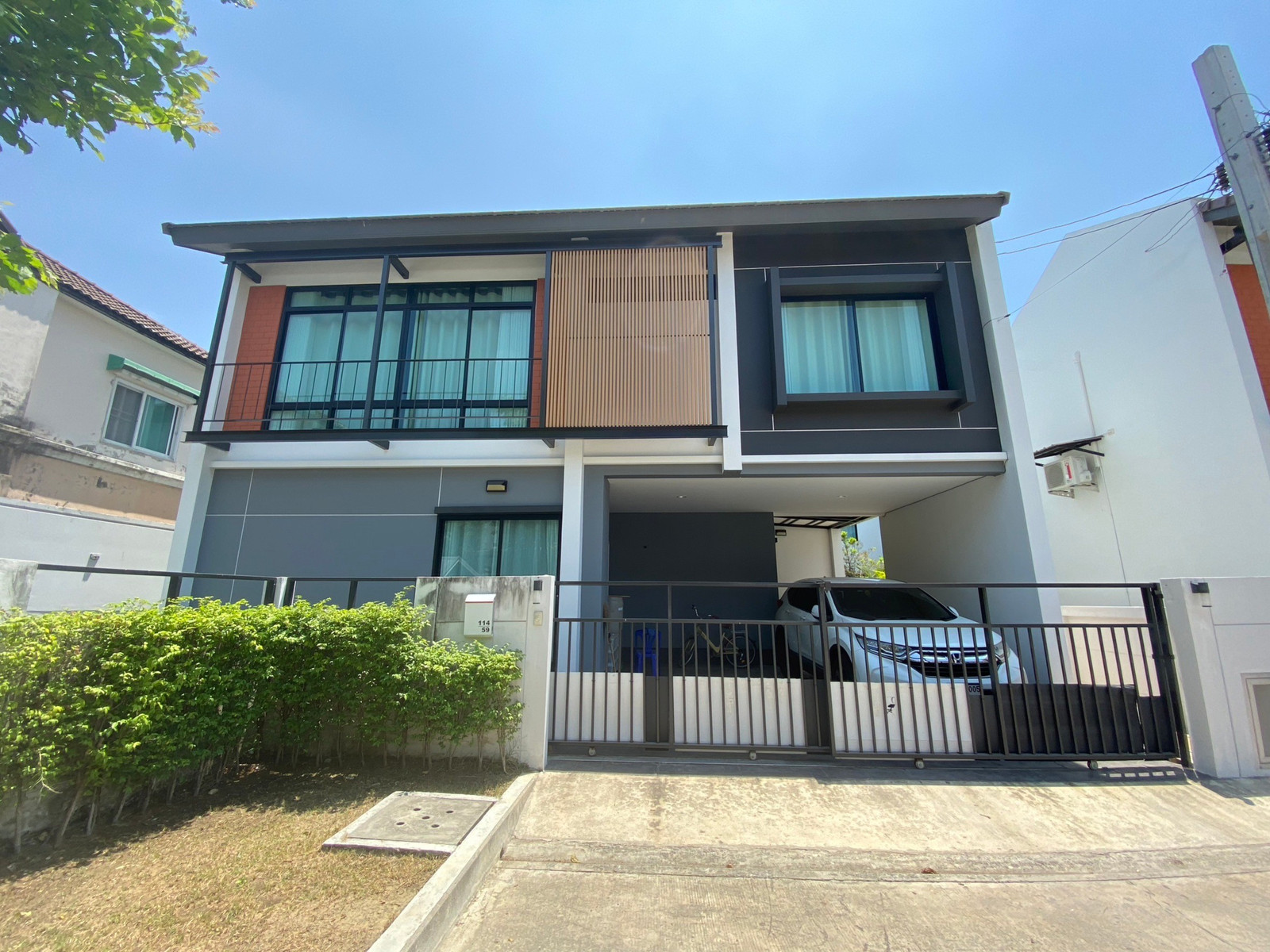 For Rent: Large Detached House, 5 Bedrooms, 210 sq.m.