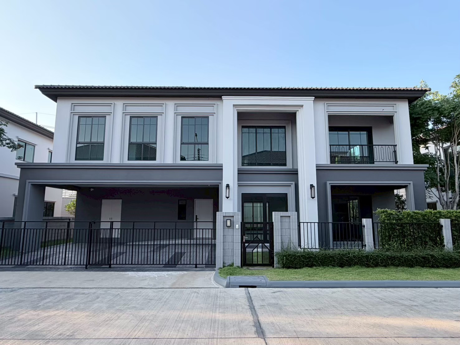 ขาย บ้านเดี่ยวหลังใหญ่ฟังก์ชันสมบูรณ์แบบเพื่อครอบครัว 4 ห้องนอน 5 ห้องน้ำ 3 ที่จอดรถ 300 ตร.ม.