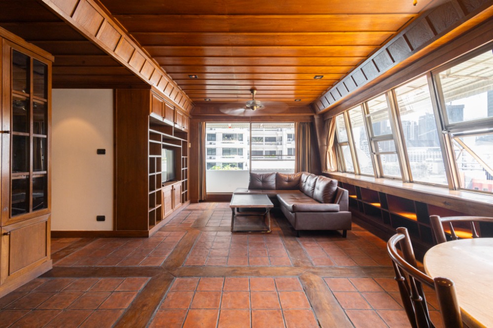 For Rent: Condo 2 Bed 2 Bath 128 sq.m., Next to BTS Chong Nonsi, Diamond Tower