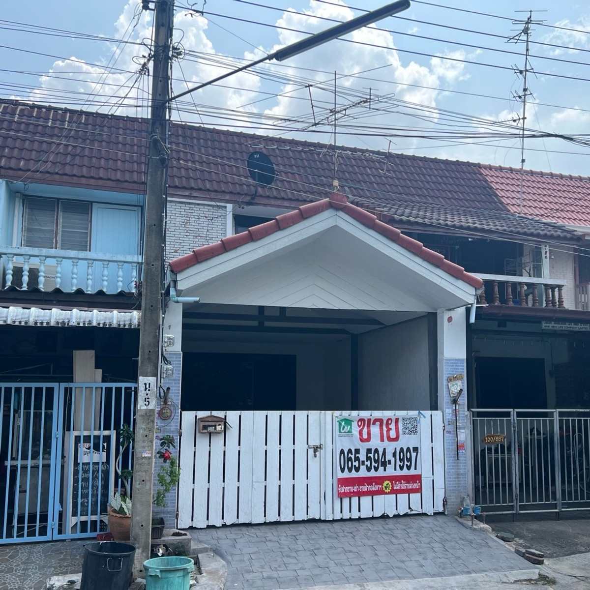 ขาย รีโนเวทใหม่พร้อมอยู่! ทาวน์เฮ้าส์ 2 นอน 2 น้ำ หมู่บ้านลานทอง ปากเกร็ด 2 ห้องนอน