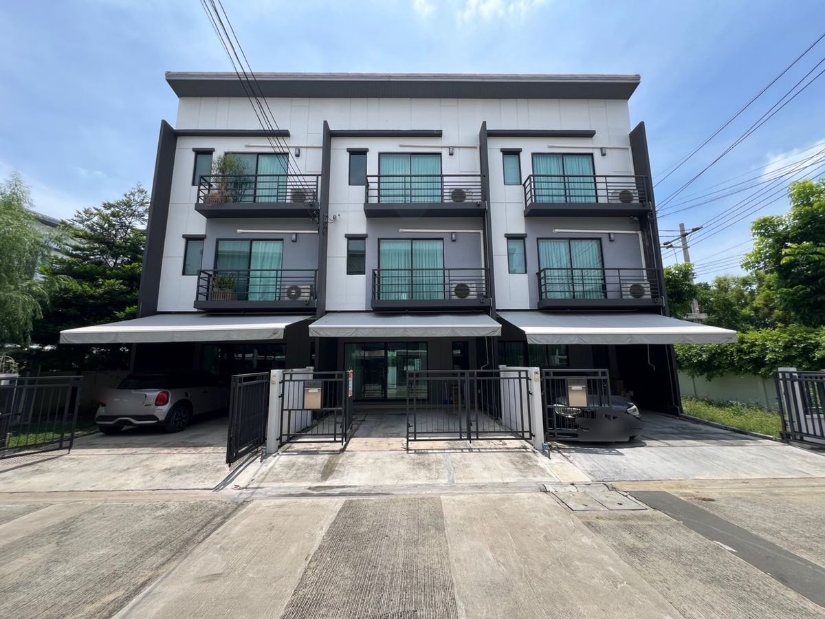 ให้เช่าหรือขายทาวน์เฮาส์ /เช่า บ้านกลางเมืองราชพฤกษ์-รัตนาธิเบศร์ 27ตร.วา ฟรี โอน(เก็บสีใหม่แล้ว) 3 ห้องนอน