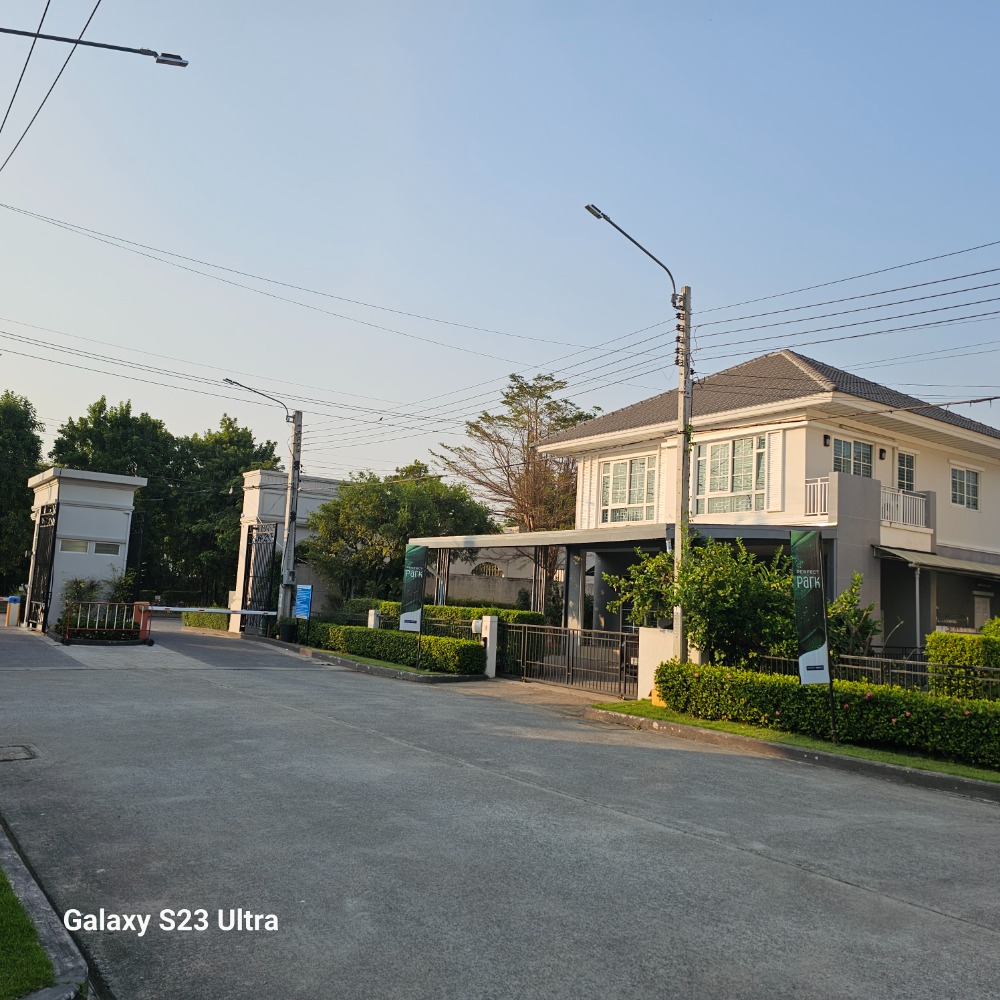 ขาย ขาดทุน!! บ้านเดี่ยว 2 ชั้น 73.7 ตรว. แปลงมุม มีพื้นที่สวนกว้าง มีที่ชาร์ทรถไฟฟ้า 3 ห้องนอน