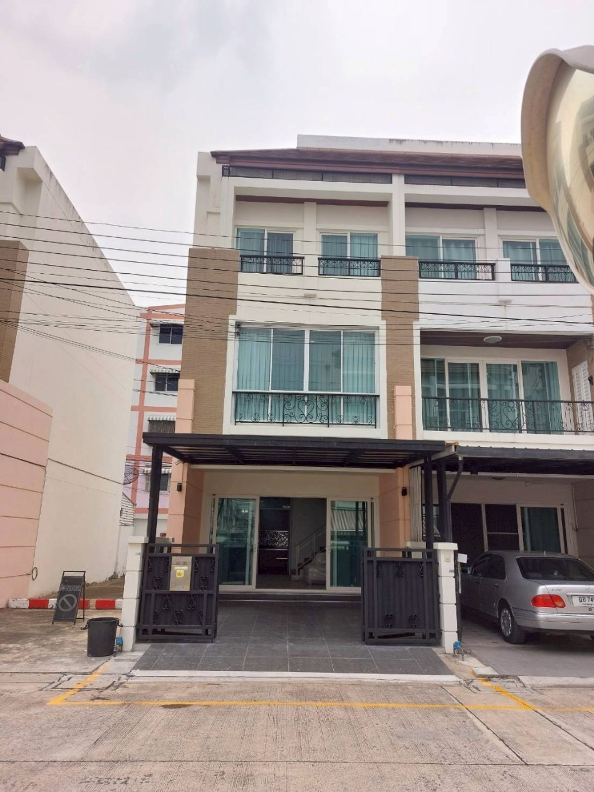 ให้เช่าบ้านแฝด Urbanion (บ้านกลางเมือง สุขสวัสดิ์-พระราม3) 3 ห้องนอน (PAH-01171)