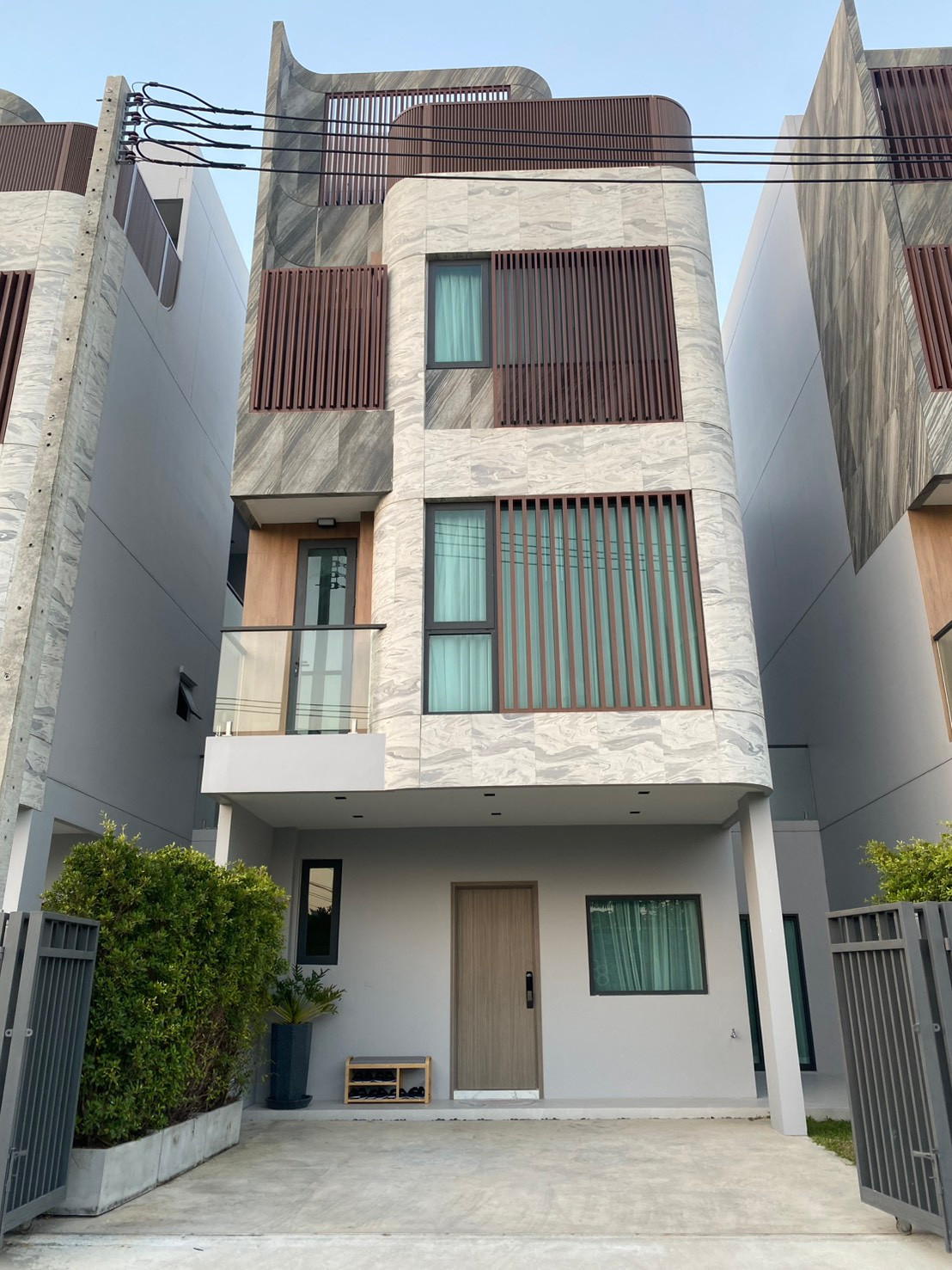 ให้เช่าหรือขายบ้านเดี่ยว 89 Residence Ratchada-Rama 9 - พร้อมเข้าอยู่ได้ทันที - บ้านให้เช่า พระราม 9 - 4 ห้องนอน 235 ตร.ม.