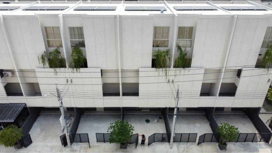 Townhouse for Rent: Luxury 3-Storey Townhome with Double Volume in the Heart of Krungthep Kreetha, Move-in Ready, 3 Bedrooms, 202 sq.m. - Image 3