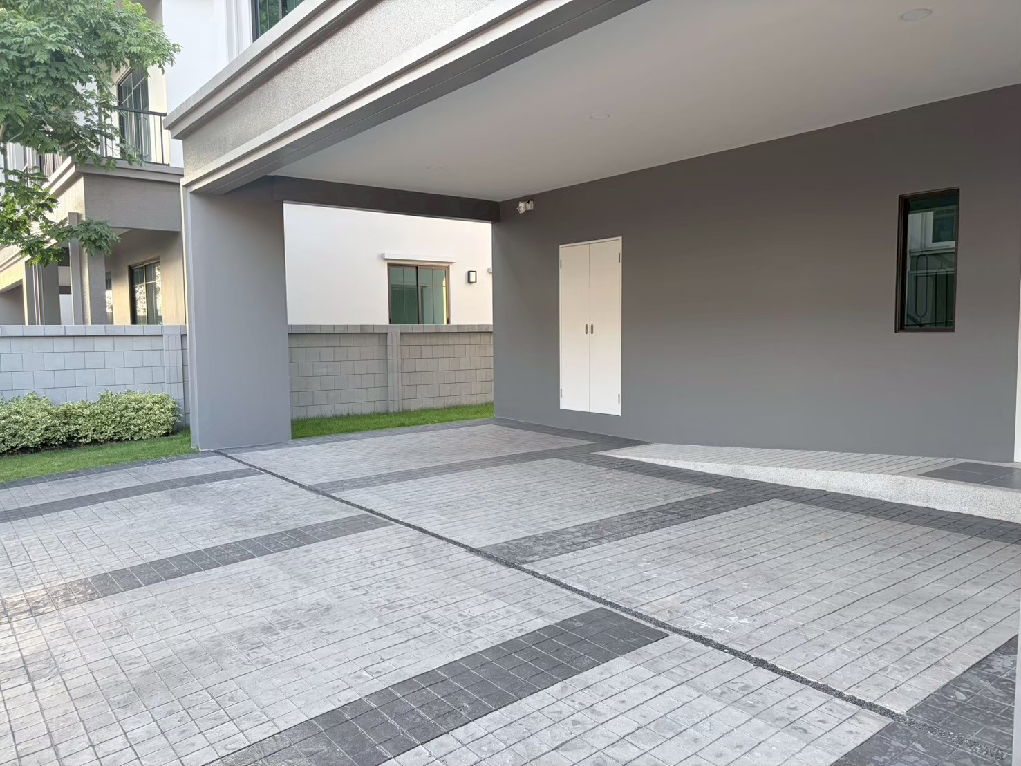 ขาย บ้านเดี่ยวหลังใหญ่ฟังก์ชันสมบูรณ์แบบเพื่อครอบครัว 4 ห้องนอน 5 ห้องน้ำ 3 ที่จอดรถ 300 ตร.ม. - Image 3