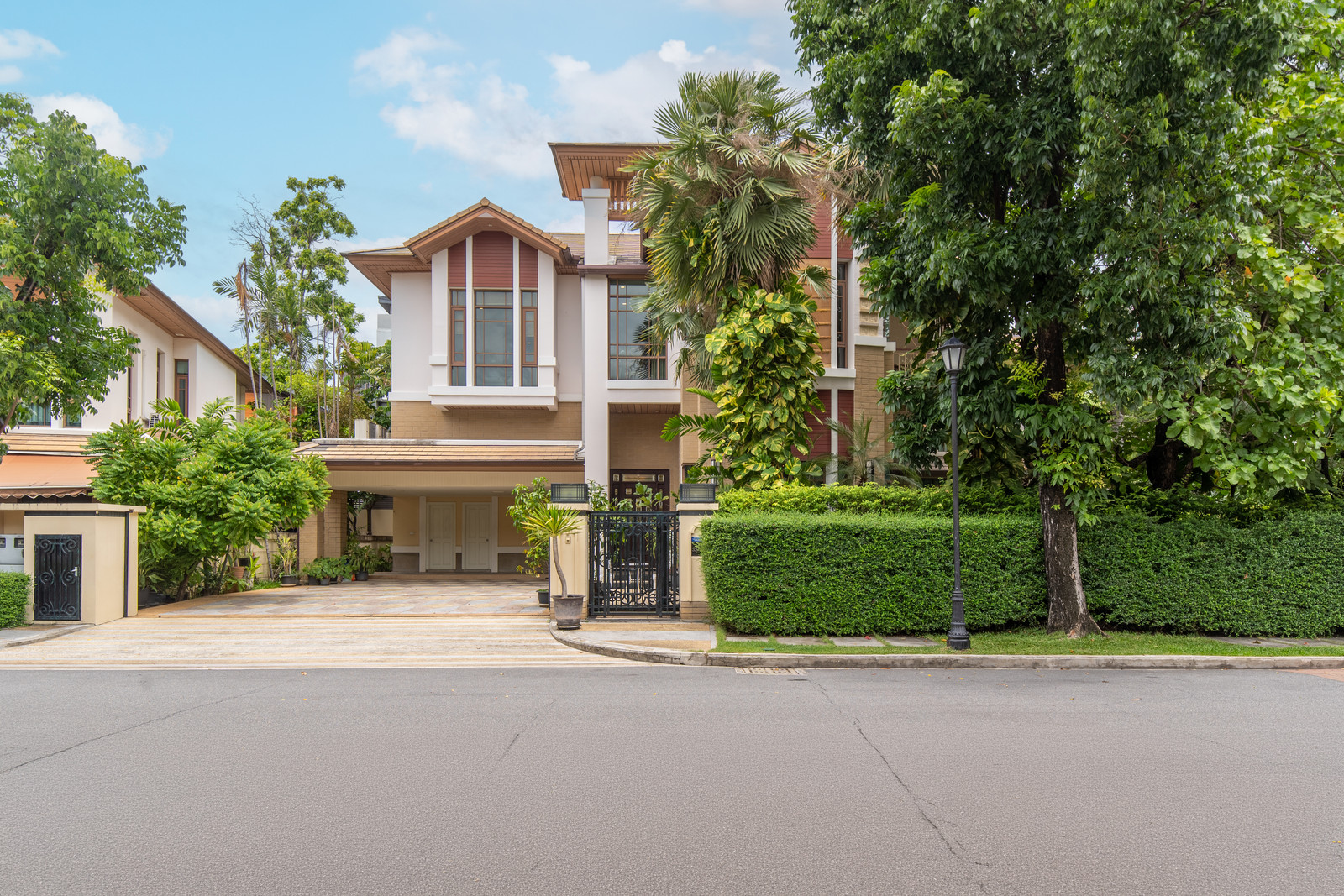Detached House for Rent: Rare Luxury Residence, Sansiri Sukhumvit 67, 5 Bedrooms - Image 3