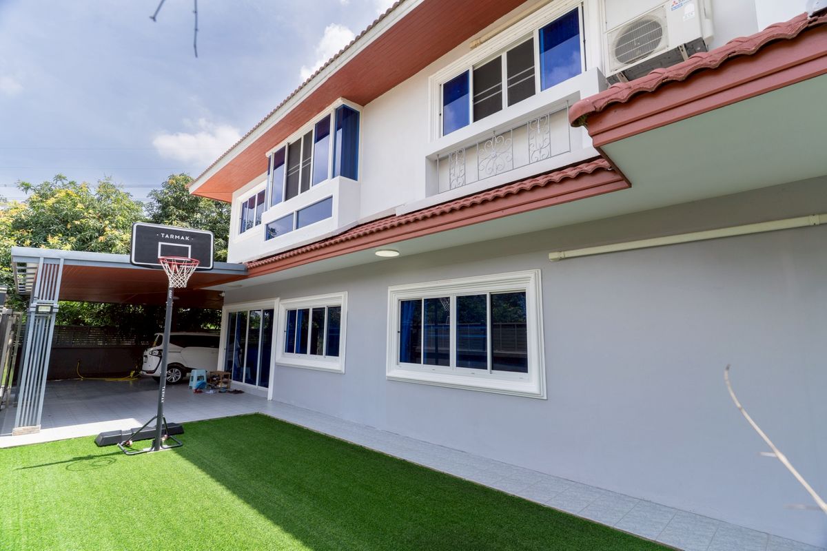 For Sale: Luxury 9-Room Mansion, Below Cost, 9 Bedrooms - Image 3