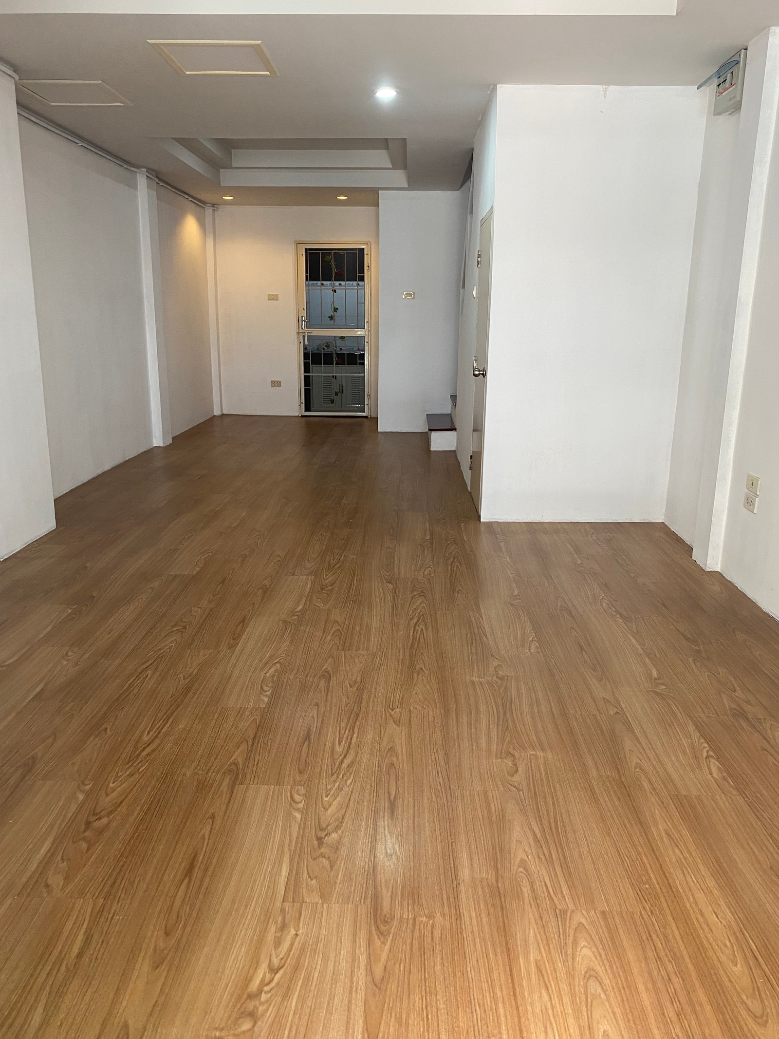 For Sale: Townhouse, Park Village 4, Only 10 Minutes from Robinson Ratchaphruek, Fully Renovated, 2 Bedrooms (PAH-01119) - Image 3