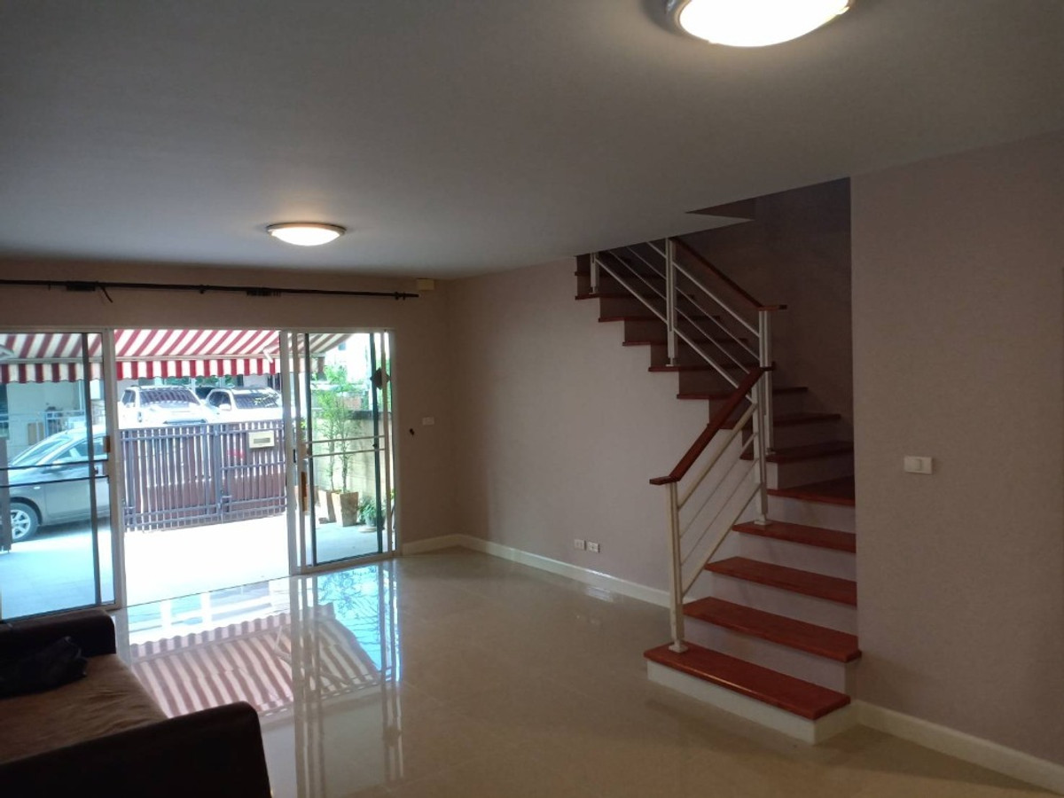 For Sale Townhouse: 2-Storey Townhome, 3 Bed 2 Bath, Baan Klang Muang, on Lat Krabang Road, Near Robinson and Paseo, 3 Bedrooms (PAH-01240) - Image 3
