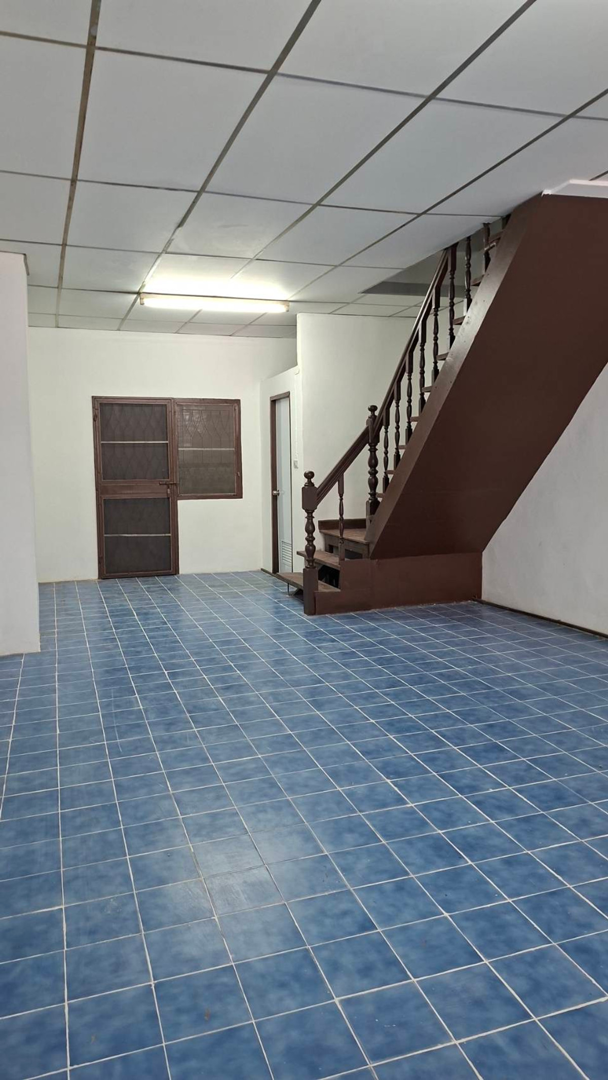 出租：位于Sri Prachak Villa, Ramkhamhaeng Soi 156的联排别墅（最新装修），2间卧室 - Image 4