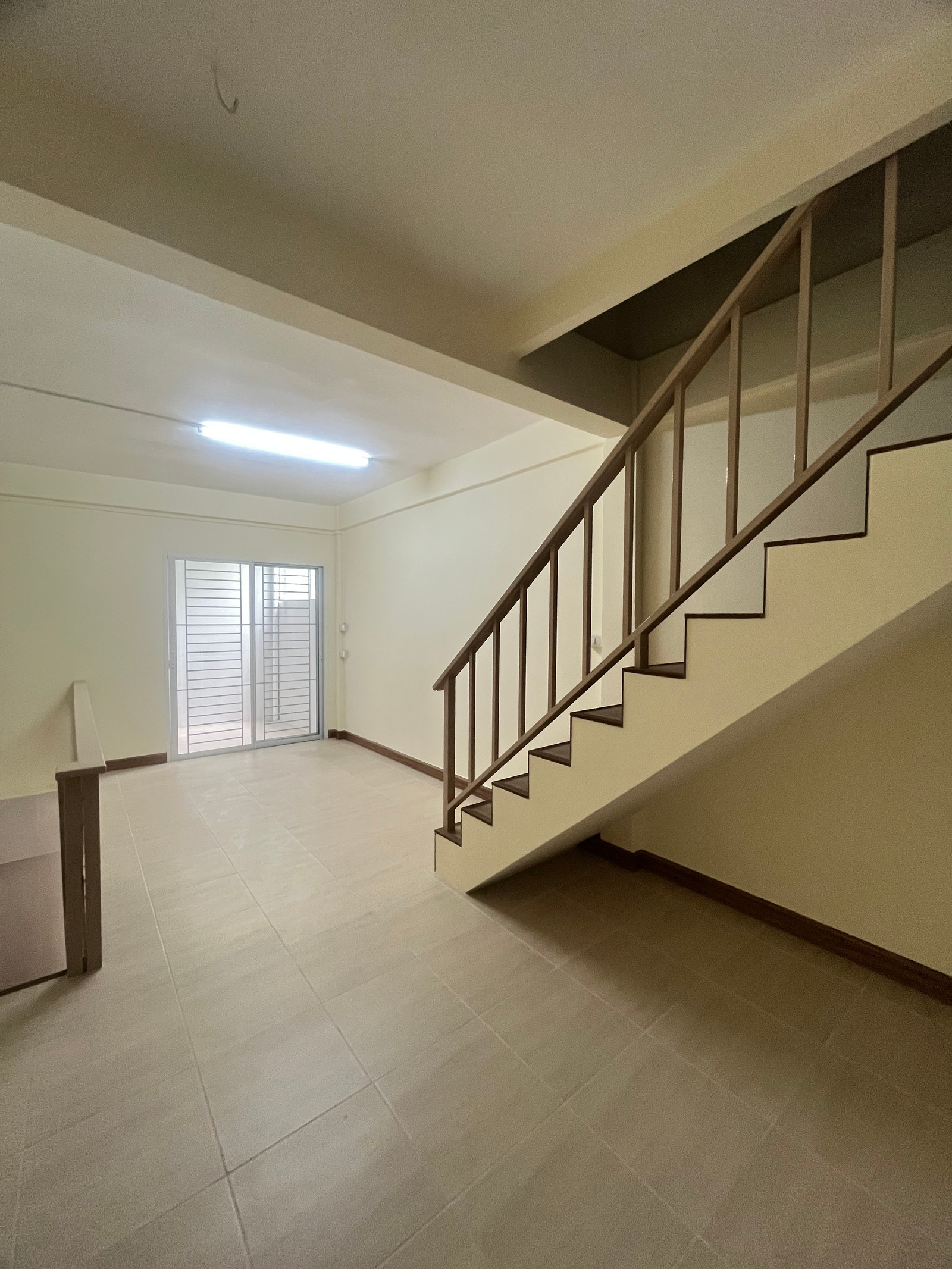 ให้เช่า ตึกแถว 3 ชั้น Renovated ใหม่ เจริญราษฎร์ 7 97.02 ตร.ม. - Image 4