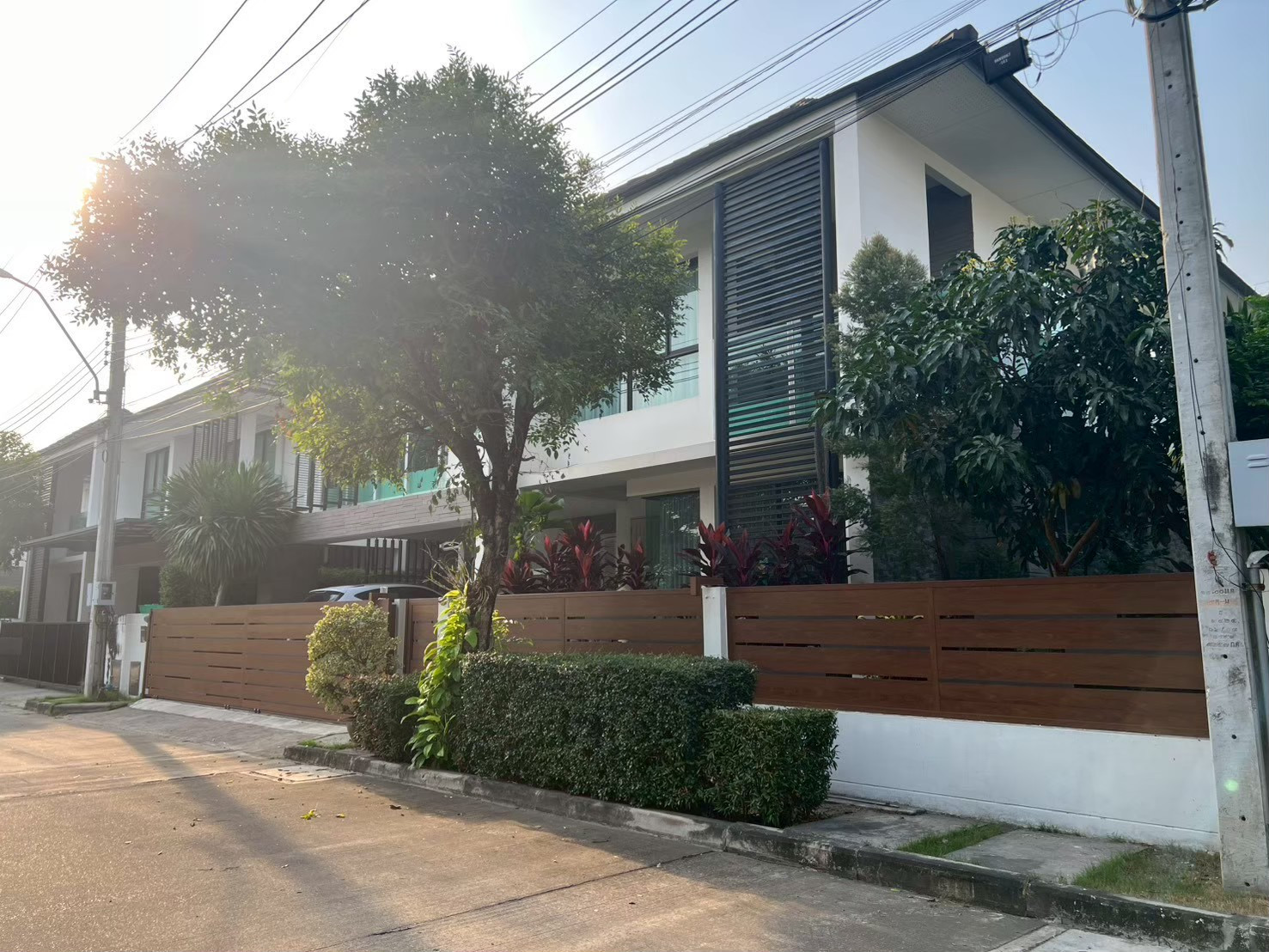 For Rent or Sale / For Rent: Detached House, Blue Lagoon 2 Bangna-Wongwaen, 390 sqm, 87 sq.wah, 4 Bedrooms, at Project Entrance - Image 4
