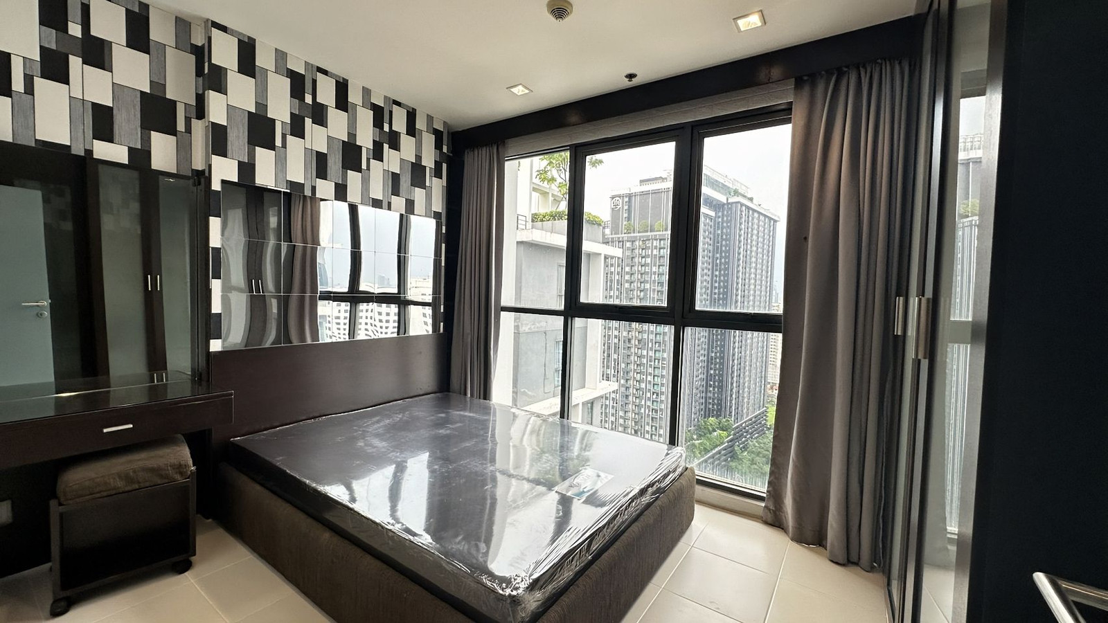 ขายคอนโด ขายนะ IDEO MOBI RAMA9 - Duplex ติดMRTพระราม9 เซ็นทรัลพระราม9 สี่แยกพระราม9 ใกล้ 1 ห้องนอน 44 ตร.ม. - Image 4