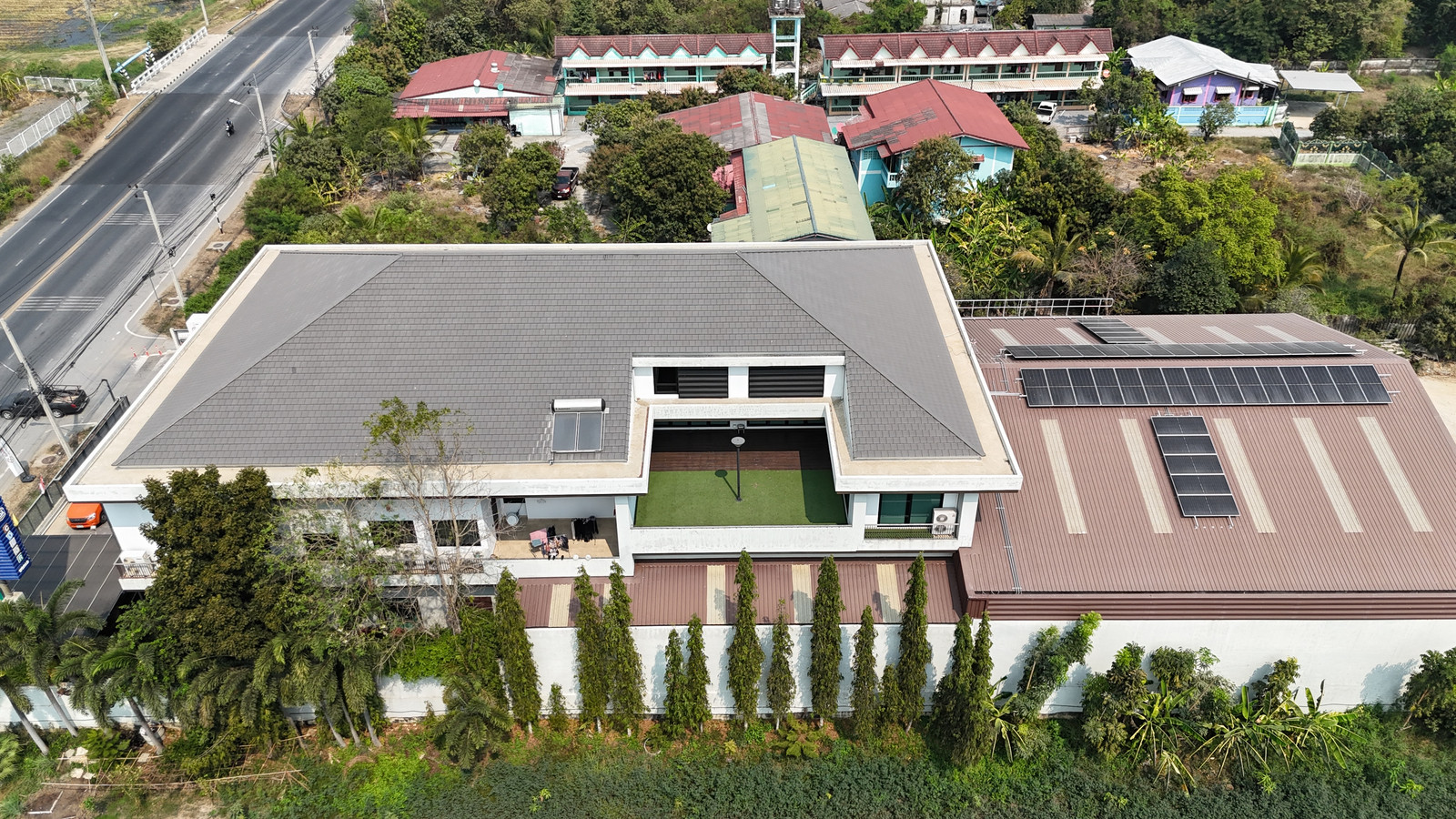For Rent: 2-Storey Building, Commercial Building, Warehouse and Residence with 25.2 kWp Solar Cells on Land of 2 - Image 4