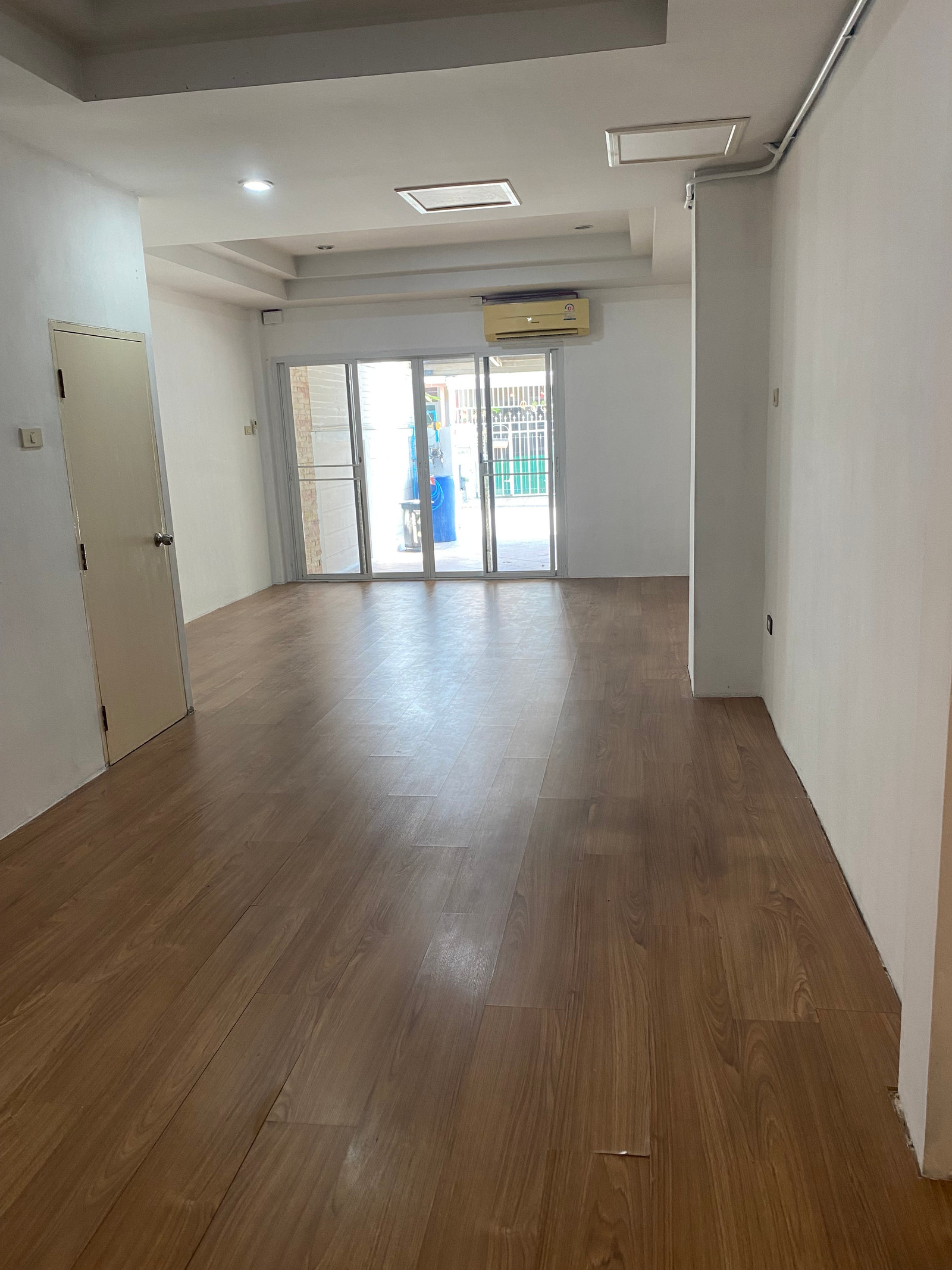 For Sale: Townhouse, Park Village 4, Only 10 Minutes from Robinson Ratchaphruek, Fully Renovated, 2 Bedrooms (PAH-01119) - Image 4