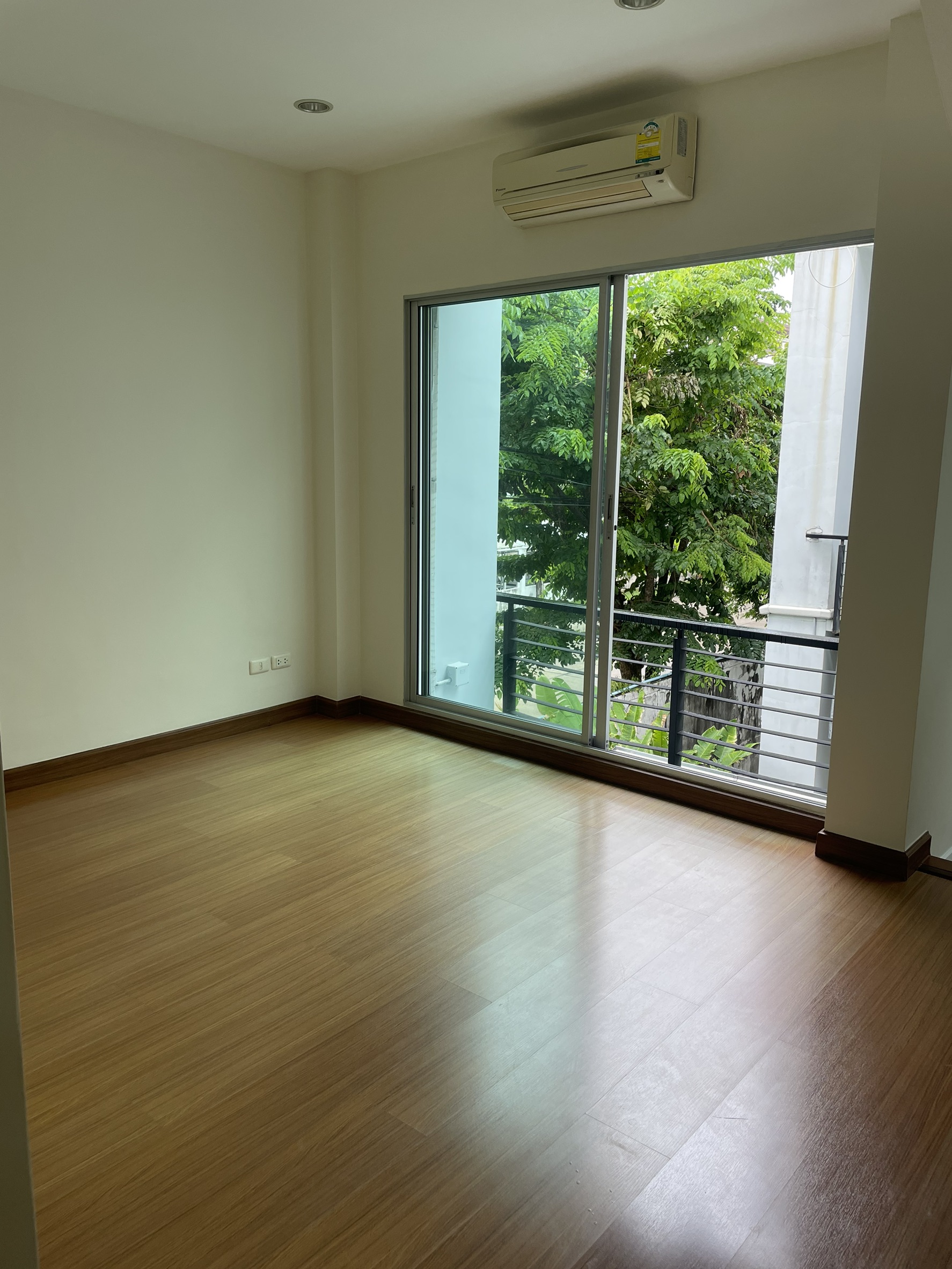 ขายทาวน์เฮาส์ บ้านกลางเมือง Urbanion ศรีนครินทร์ 46/1 3 ชั้น ตรงข้ามห้างพาราไดซ์พาร์ค 3 ห้องนอน - Image 5