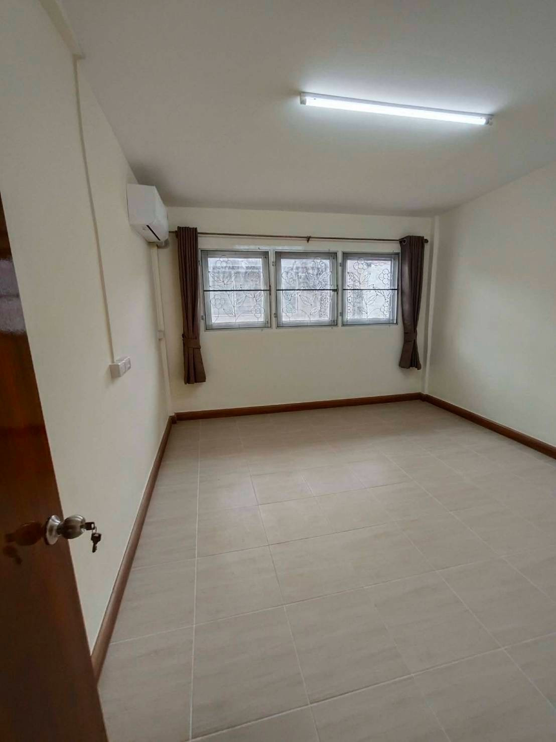 ให้เช่า ตึกแถว 3 ชั้น Renovated ใหม่ เจริญราษฎร์ 7 97.02 ตร.ม. - Image 5