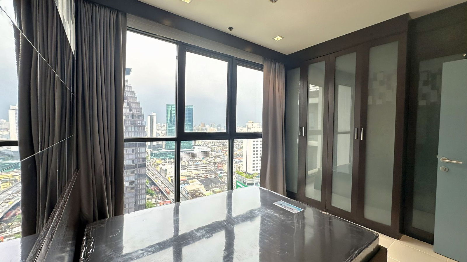 ขายคอนโด ขายนะ IDEO MOBI RAMA9 - Duplex ติดMRTพระราม9 เซ็นทรัลพระราม9 สี่แยกพระราม9 ใกล้ 1 ห้องนอน 44 ตร.ม. - Image 5