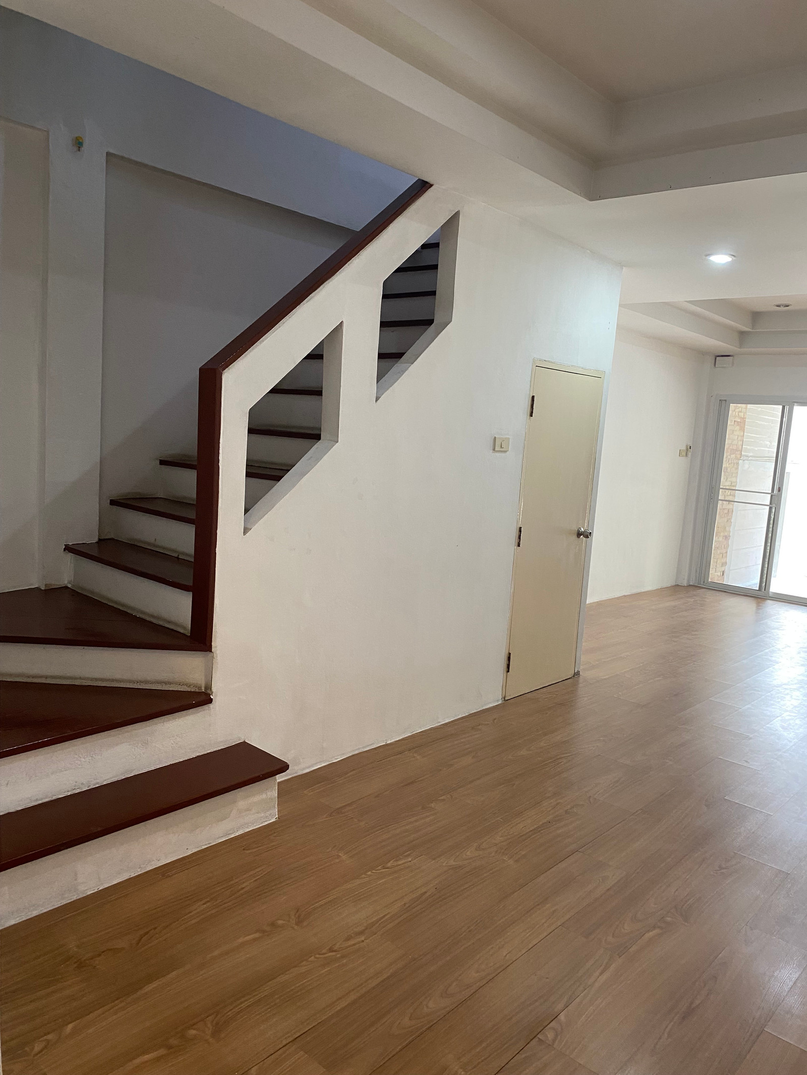 For Sale: Townhouse in Park Village 4, Only 10 Minutes from Robinson Ratchaphruek, Fully Renovated, 2 Bedrooms (PAH-00631) - Image 5