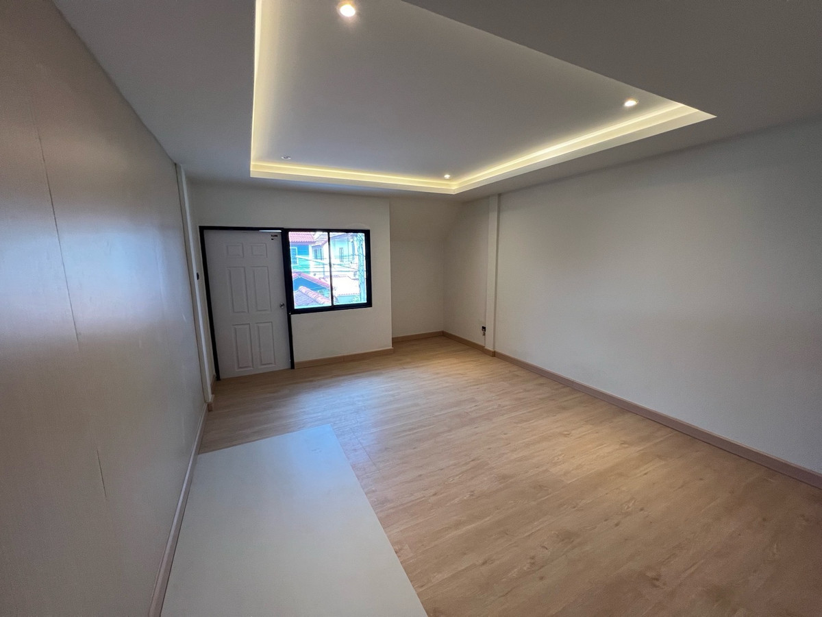 For Sale: Newly Renovated, Move-In Ready! 2-Bedroom 2-Bathroom Townhouse, Lanthong Village, Pak Kret, 2 Bedrooms - Image 5