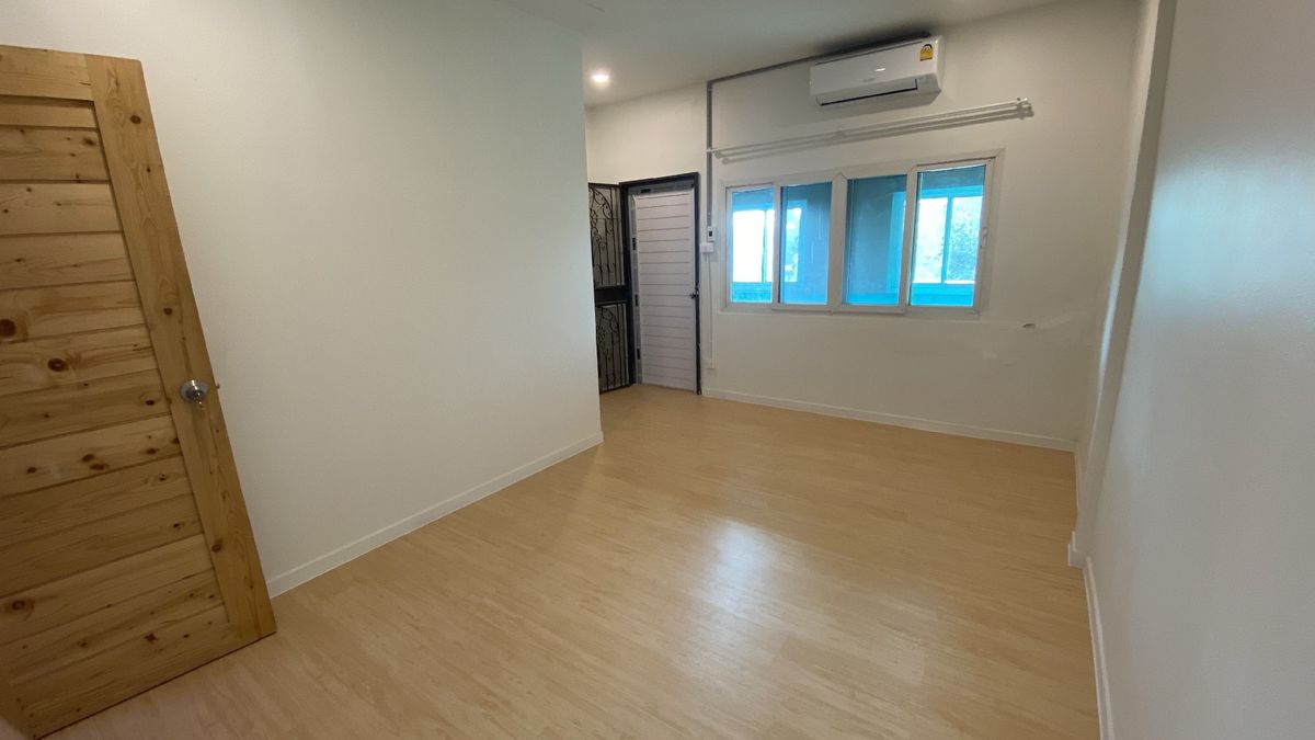 出售联排别墅 全屋翻新 16平方哇 2层 临主干道 前阳台满铺加建 2卧室 - Image 5