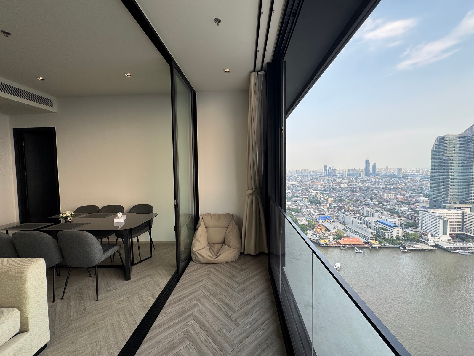 ให้เช่าหรือขายคอนโด — ให้เช่า / ขาย Chapter Charoennakorn - Riverside ชั้น 42 2 ห้องนอน 79 ตร.ม. - Image 6