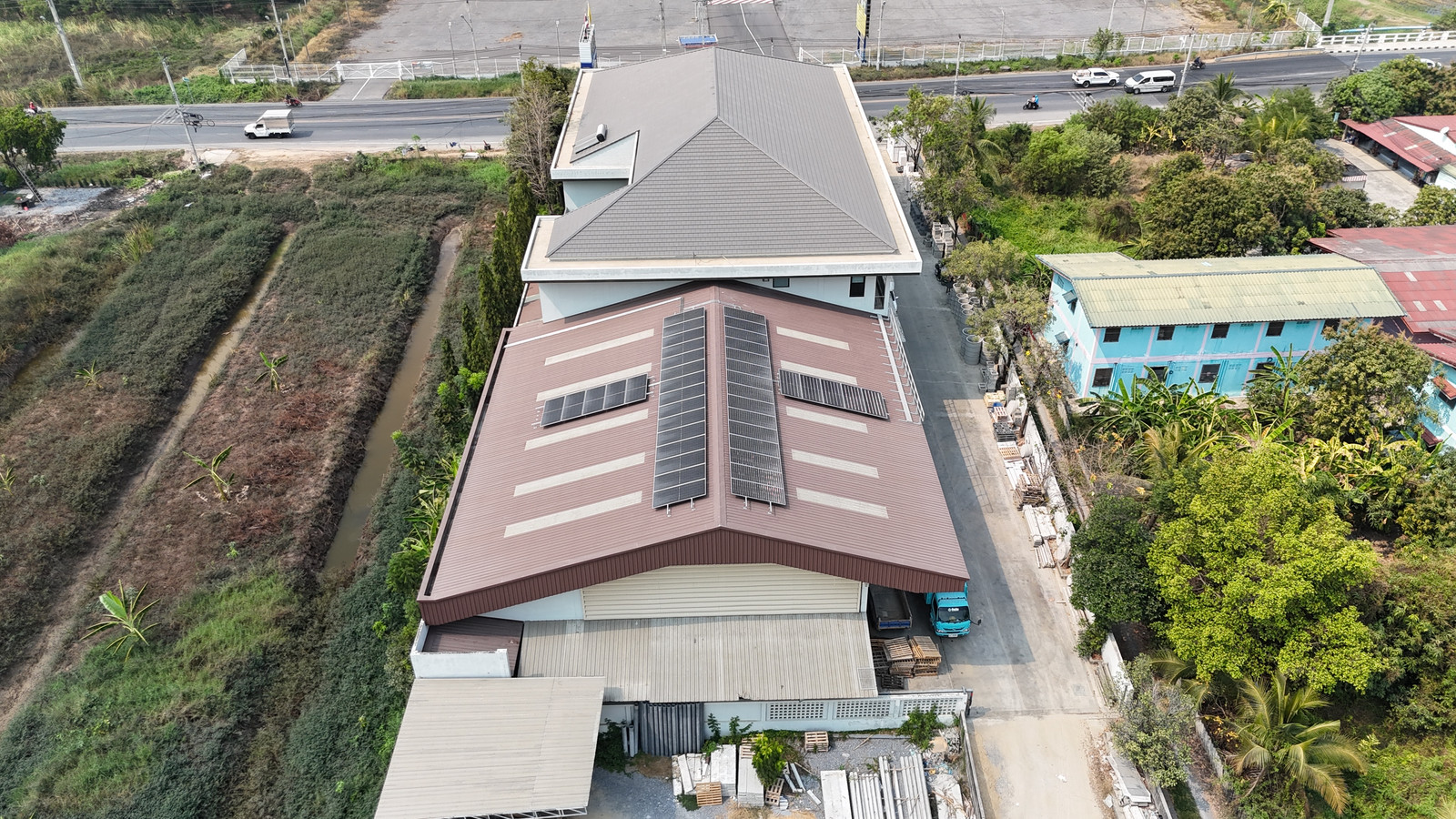 For Rent: 2-Storey Building, Commercial Building, Warehouse and Residence with 25.2 kWp Solar Cells on Land of 2 - Image 6