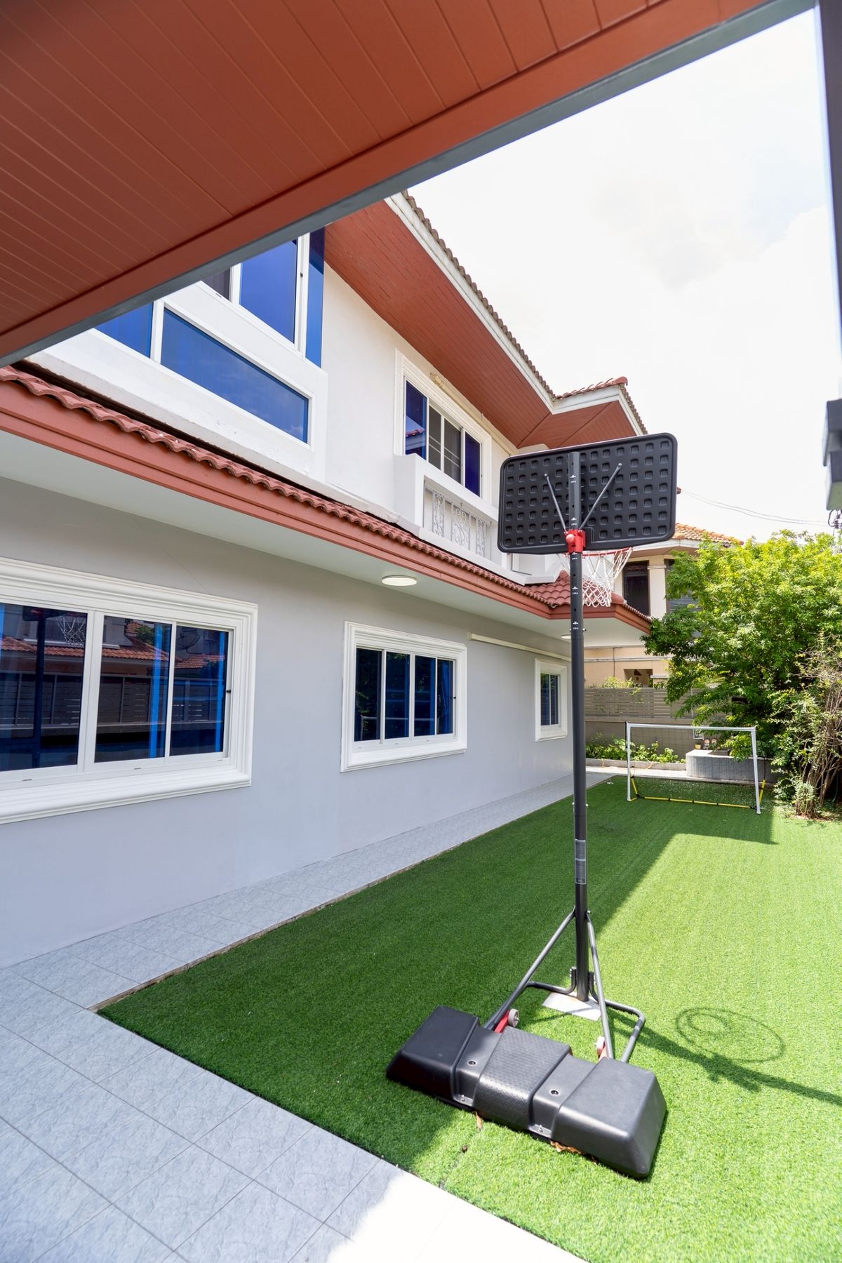 For Sale: Luxury 9-Room Mansion, Below Cost, 9 Bedrooms - Image 6