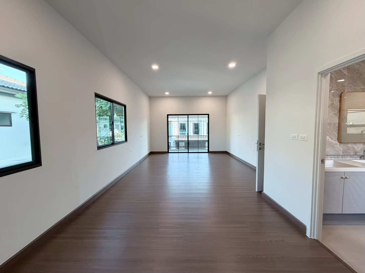 ขาย บ้านเดี่ยวหลังใหญ่ฟังก์ชันสมบูรณ์แบบเพื่อครอบครัว 4 ห้องนอน 5 ห้องน้ำ 3 ที่จอดรถ 300 ตร.ม. - Image 7