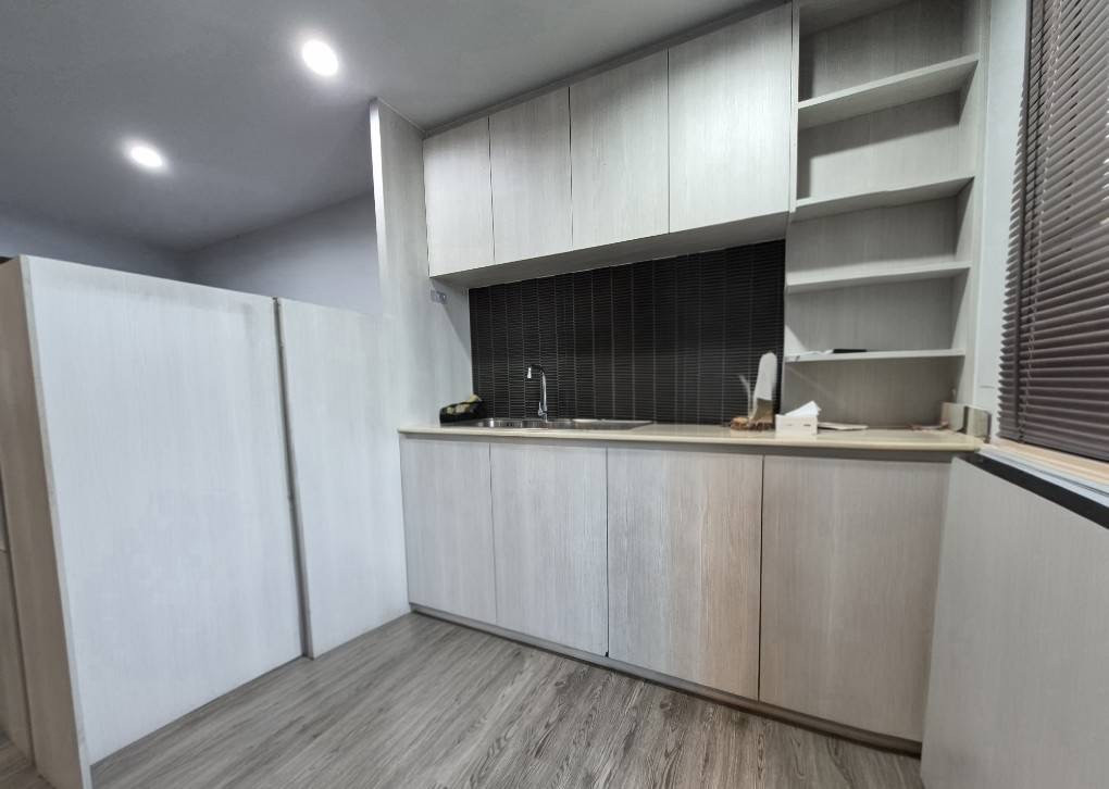 ขาย ด่วน-ขาดทุน! อาคารสำนักงาน Home Office : ตกแต่งเรียบร้อยมีพื้นที่โชว์รูม Double 405 ตร.ม. - Image 7