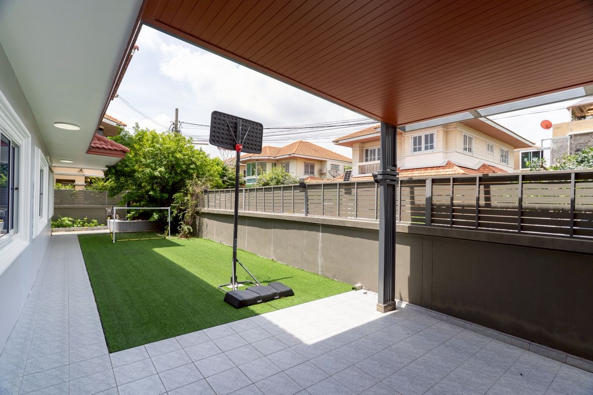 For Sale: Luxury 9-Room Mansion, Below Cost, 9 Bedrooms - Image 7
