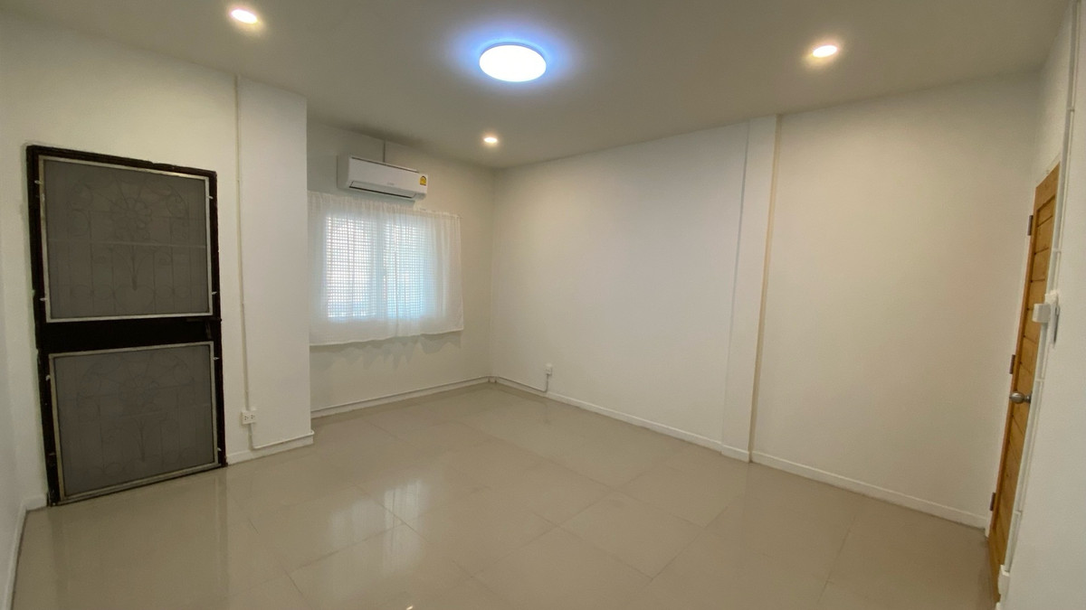 出售联排别墅 全屋翻新 16平方哇 2层 临主干道 前阳台满铺加建 2卧室 - Image 7