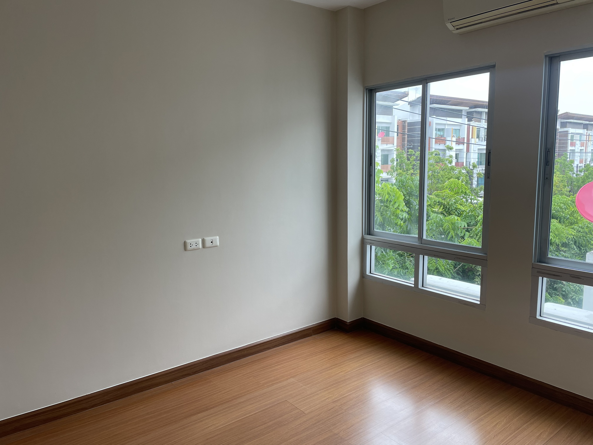 ขายทาวน์เฮาส์ บ้านกลางเมือง Urbanion ศรีนครินทร์ 46/1 3 ชั้น ตรงข้ามห้างพาราไดซ์พาร์ค 3 ห้องนอน - Image 8