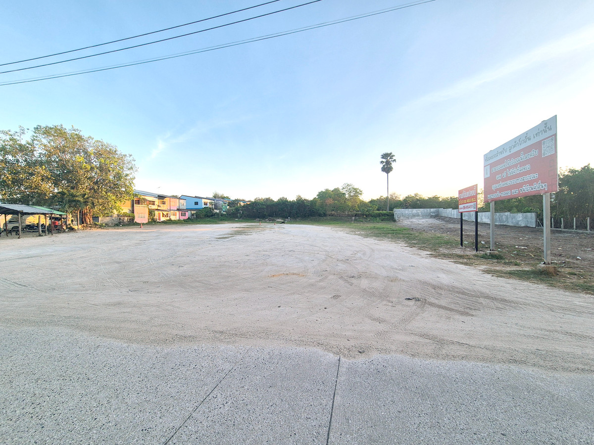 Land for sale, 3 rai, prime location in Ang Sila, near the sea, suitable for development projects - Image 8