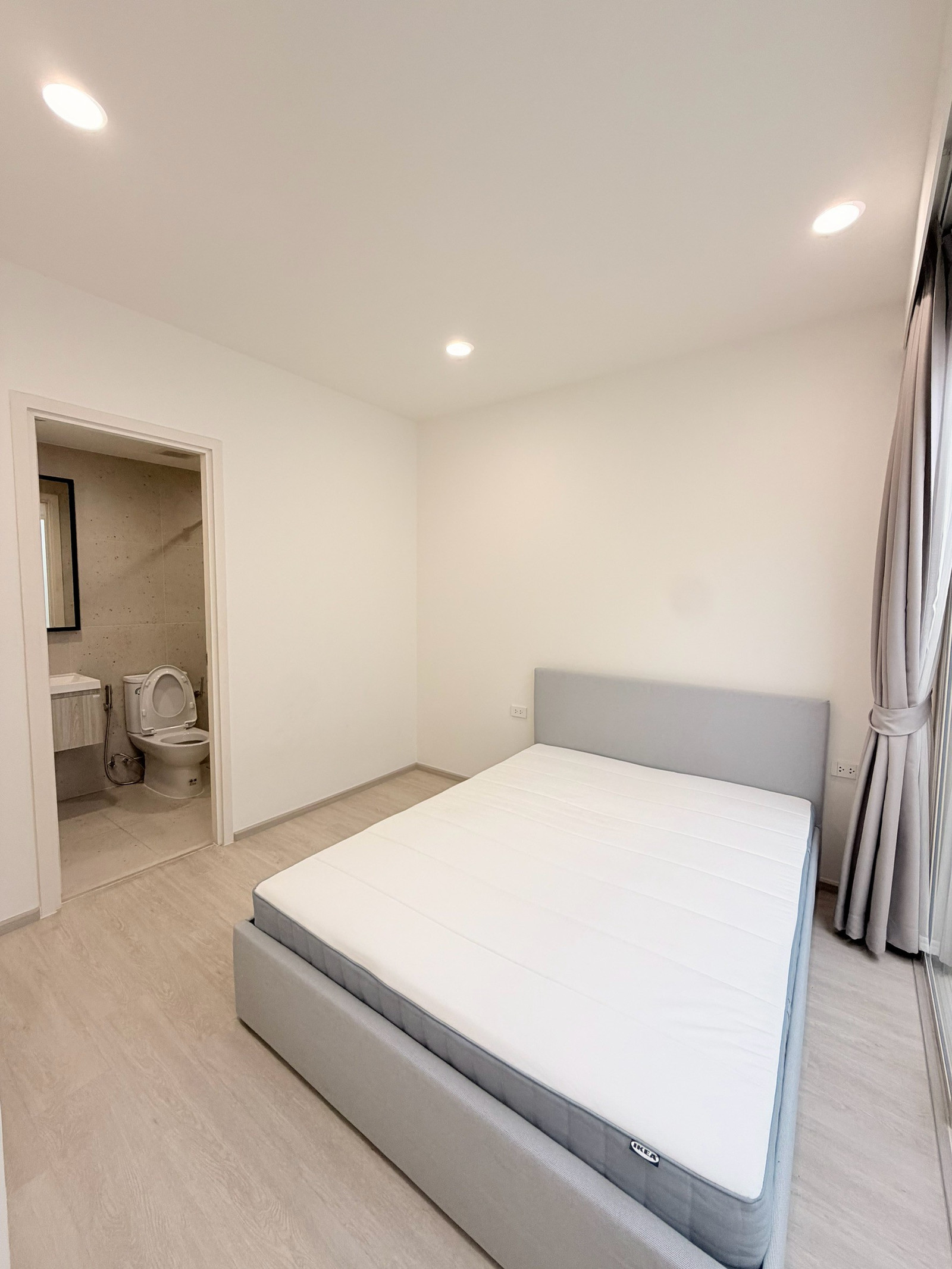 Townhouse for Rent: Luxury 3-Storey Townhome with Double Volume in the Heart of Krungthep Kreetha, Move-in Ready, 3 Bedrooms, 202 sq.m. - Image 8