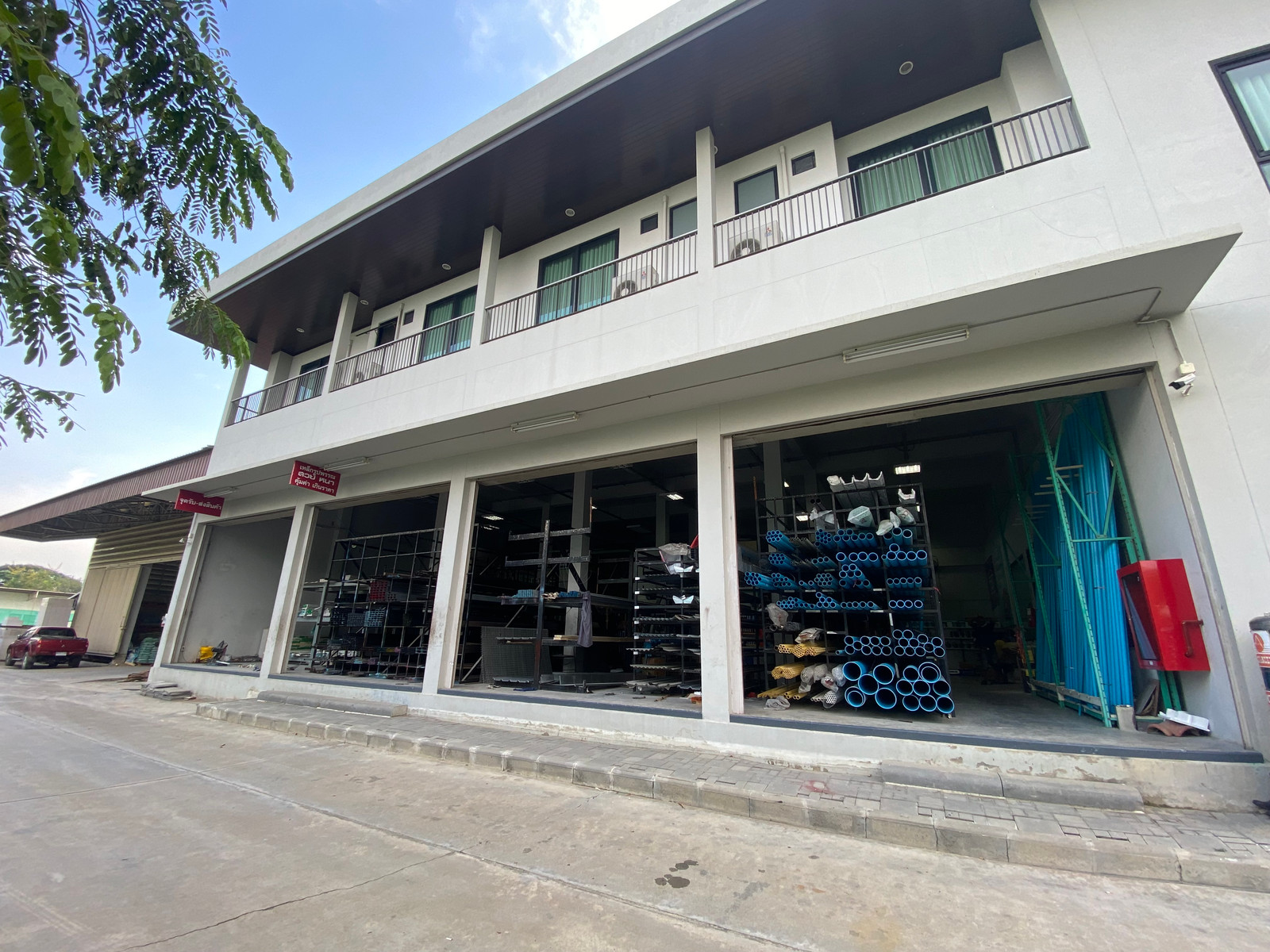 ขาย อาคาร 2 ชั้น ร้านค้า โชว์รูม สำนักงานขาย โกดัง และที่พักอาศัย พร้อมโซลาร์เซลล์ 25.2 - Image 8