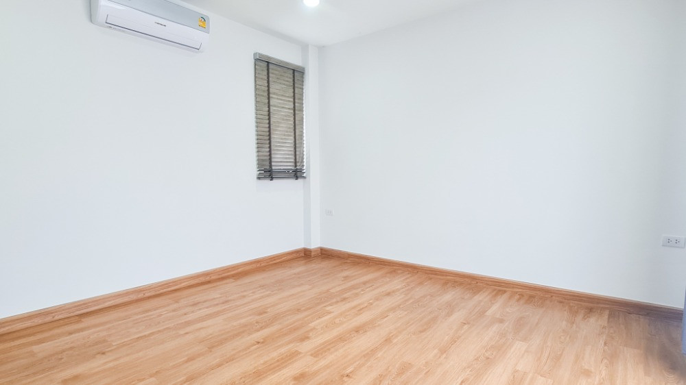 ให้เช่า บ้านเดี่ยวหลังใหญ่ 5 ห้องนอน 210 ตร.ม. - Image 9