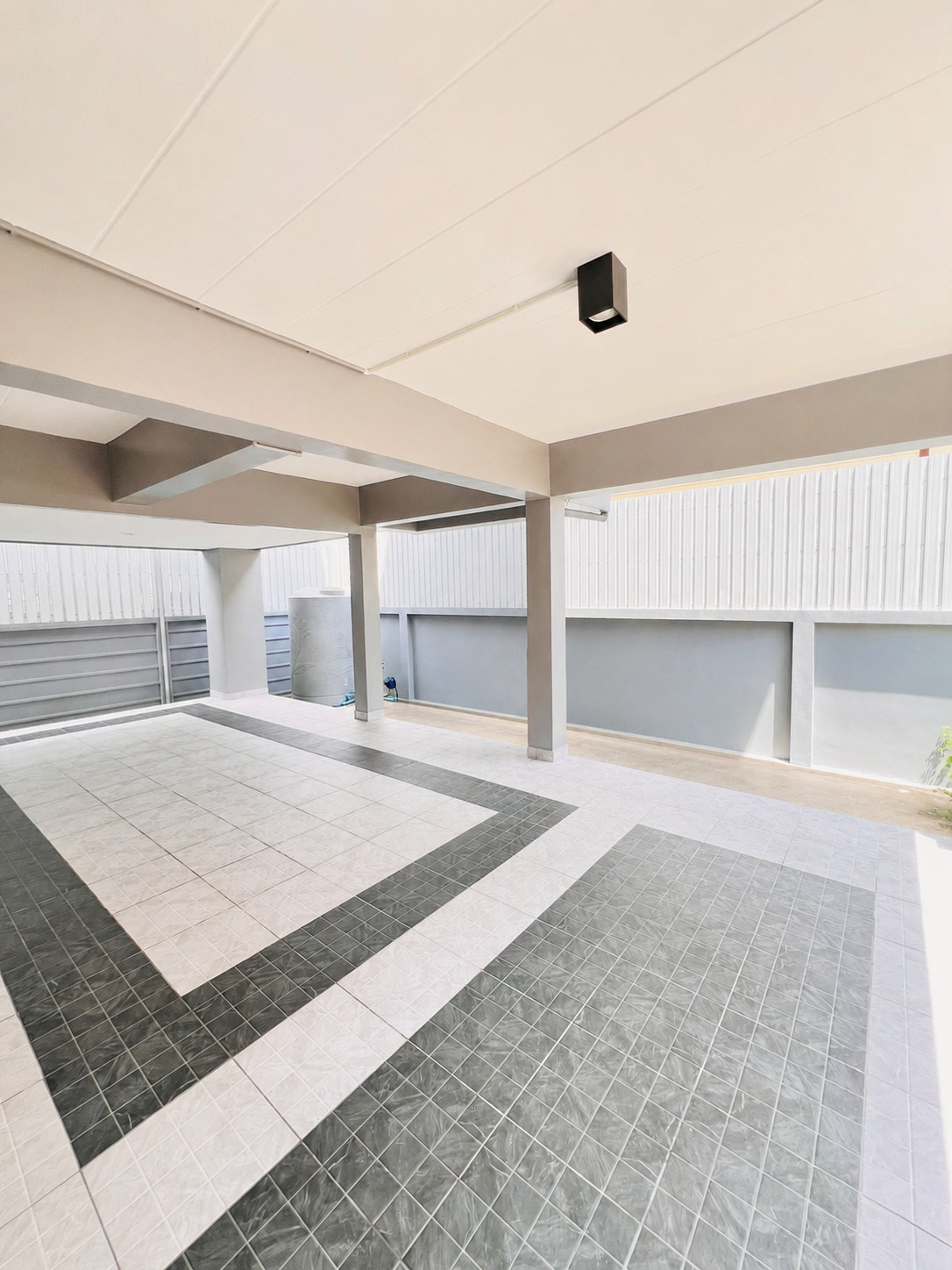 For Sale: Custom-Built Detached House Outside a Project, Like-New Condition, Great-Value Living Space, Close to the City, 4 Bedrooms, 260 sqm - Image 9