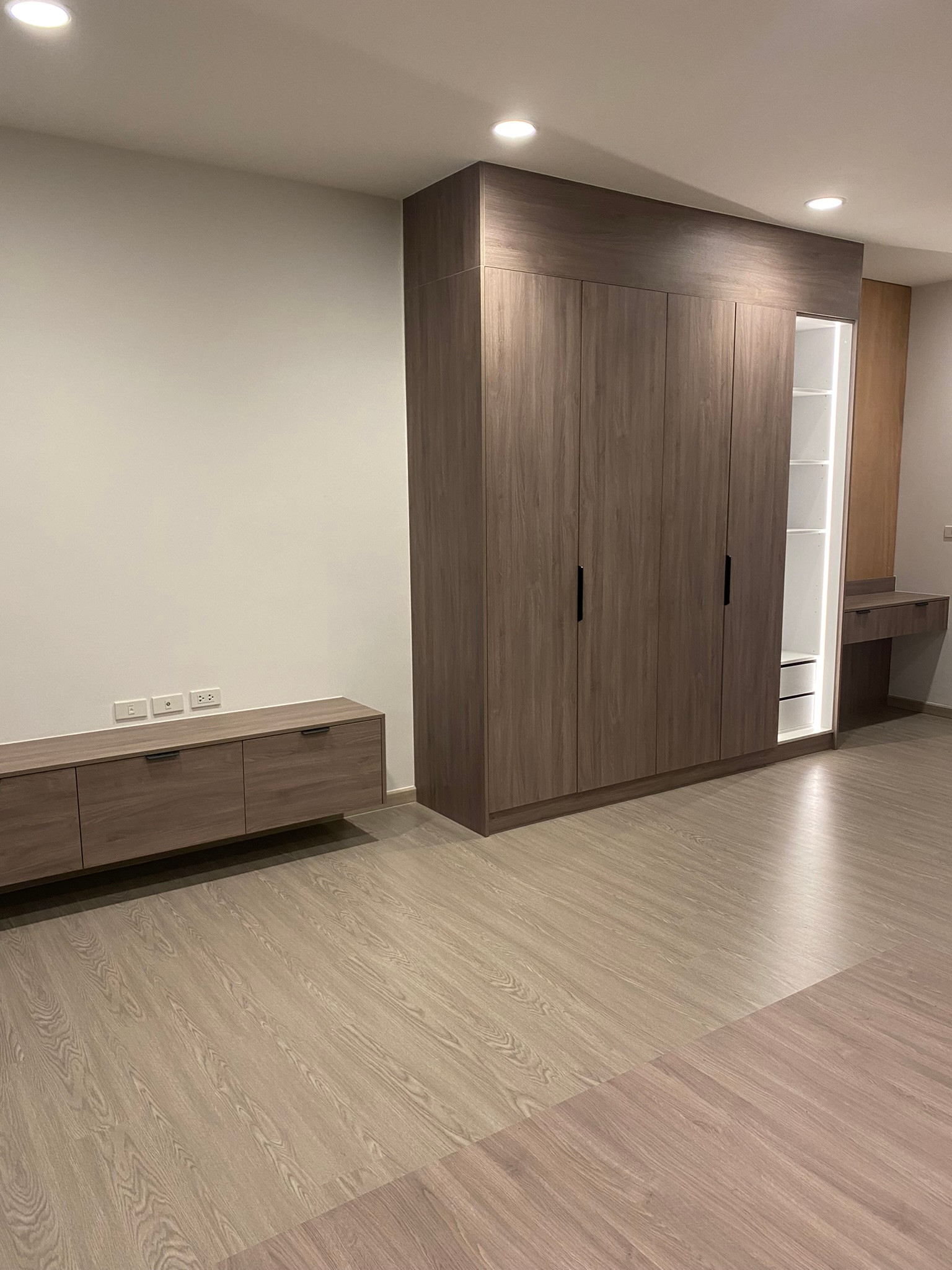 ขายทาวน์เฮาส์ ทาวน์โฮม 3 ชั้น พรีเมี่ยม เพลส พหลโยธิน - รามอินทรา ติดถนนเทพรักษ์ 4 ห้องนอน 200 ตร.ม. - Image 9