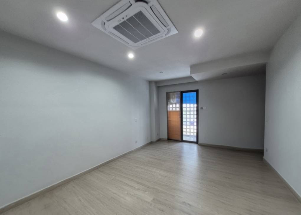 ขาย ด่วน-ขาดทุน! อาคารสำนักงาน Home Office : ตกแต่งเรียบร้อยมีพื้นที่โชว์รูม Double 405 ตร.ม. - Image 9