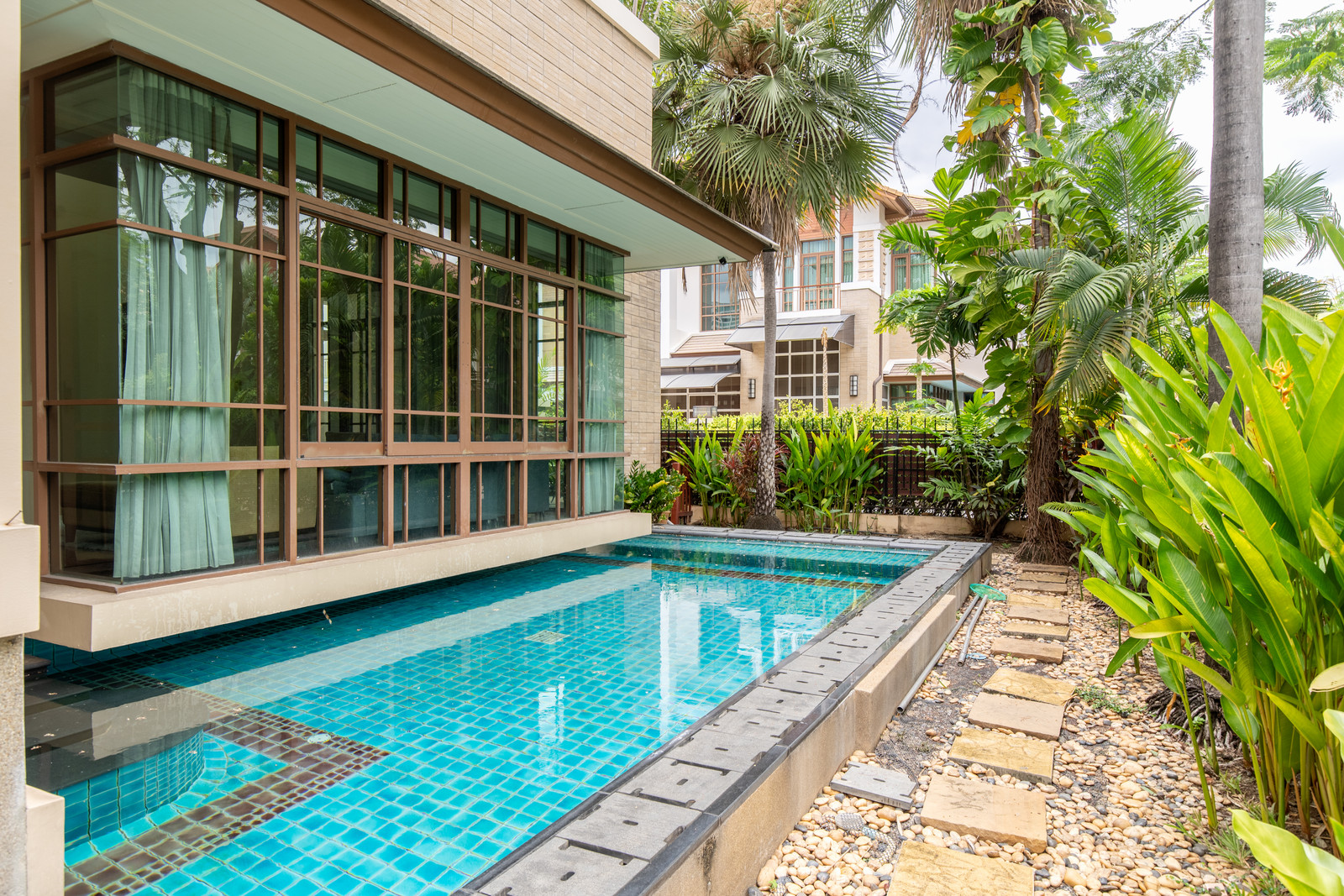 ให้เช่าบ้านเดี่ยว Luxury Private Pool Residence in Sukhumvit 67 4 ห้องนอน - Image 9