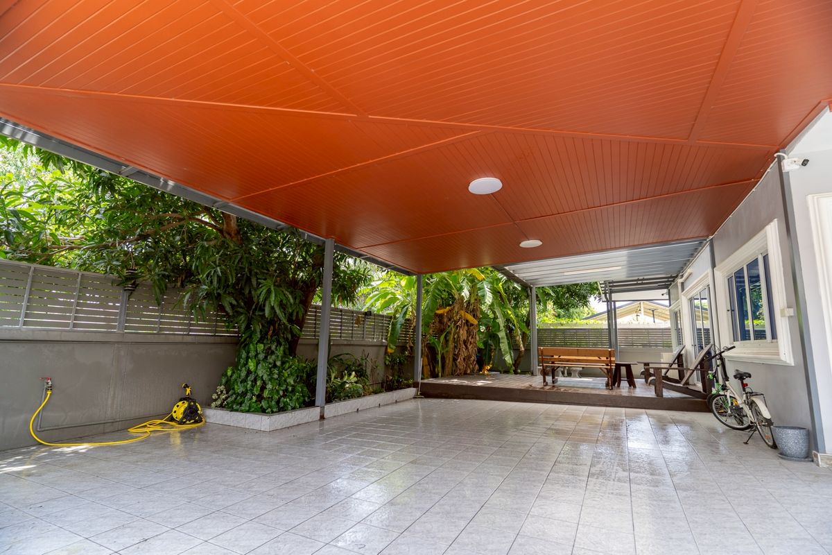 For Sale: Luxury 9-Room Mansion, Below Cost, 9 Bedrooms - Image 9
