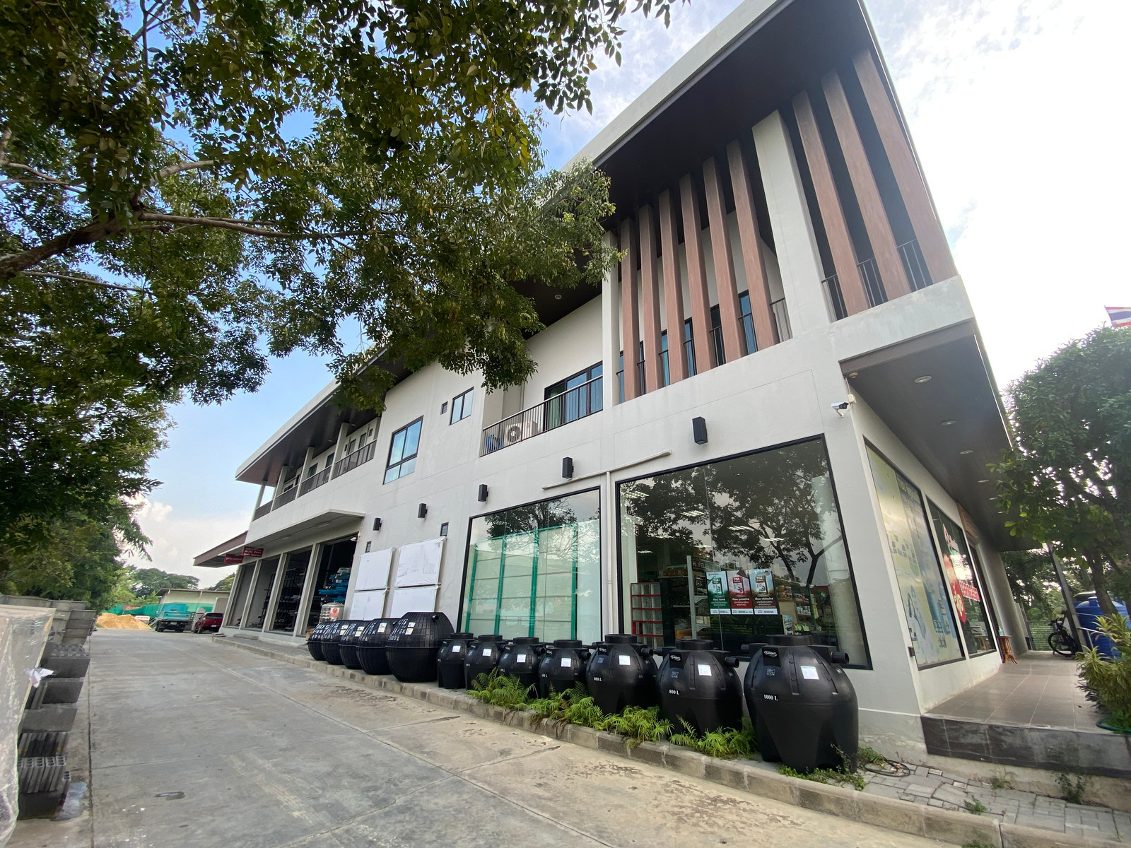 For Rent: 2-Storey Building, Commercial Building, Warehouse and Residence with 25.2 kWp Solar Cells on Land of 2 - Image 10