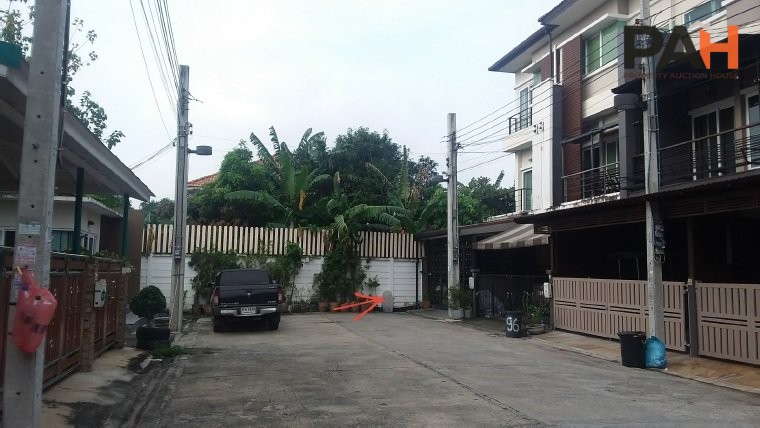 Townhouse in Mueang Nonthaburi - Image 4